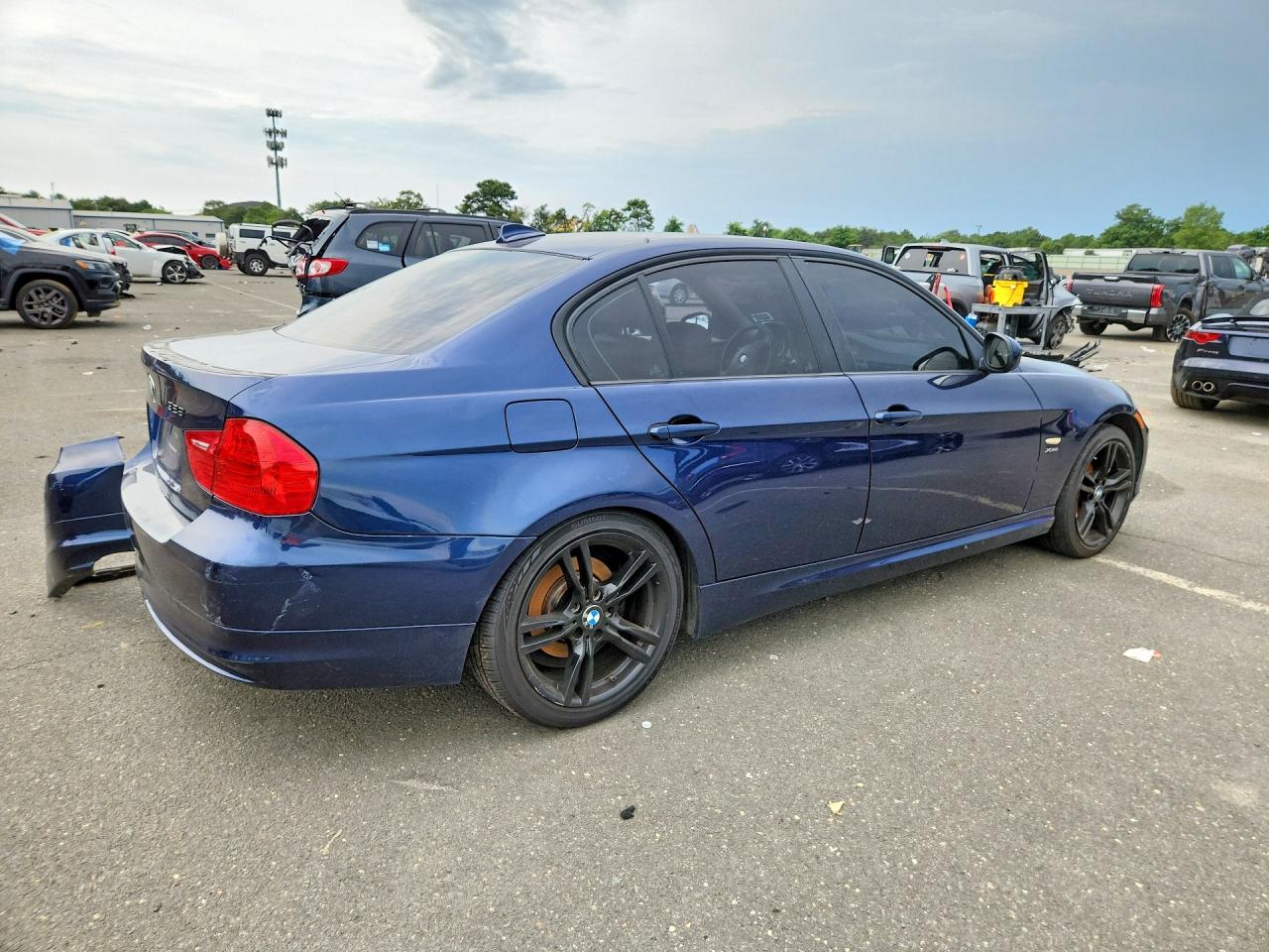 2011 Bmw 328 Xi Sulev Blue vin: WBAPK5C53BF121566