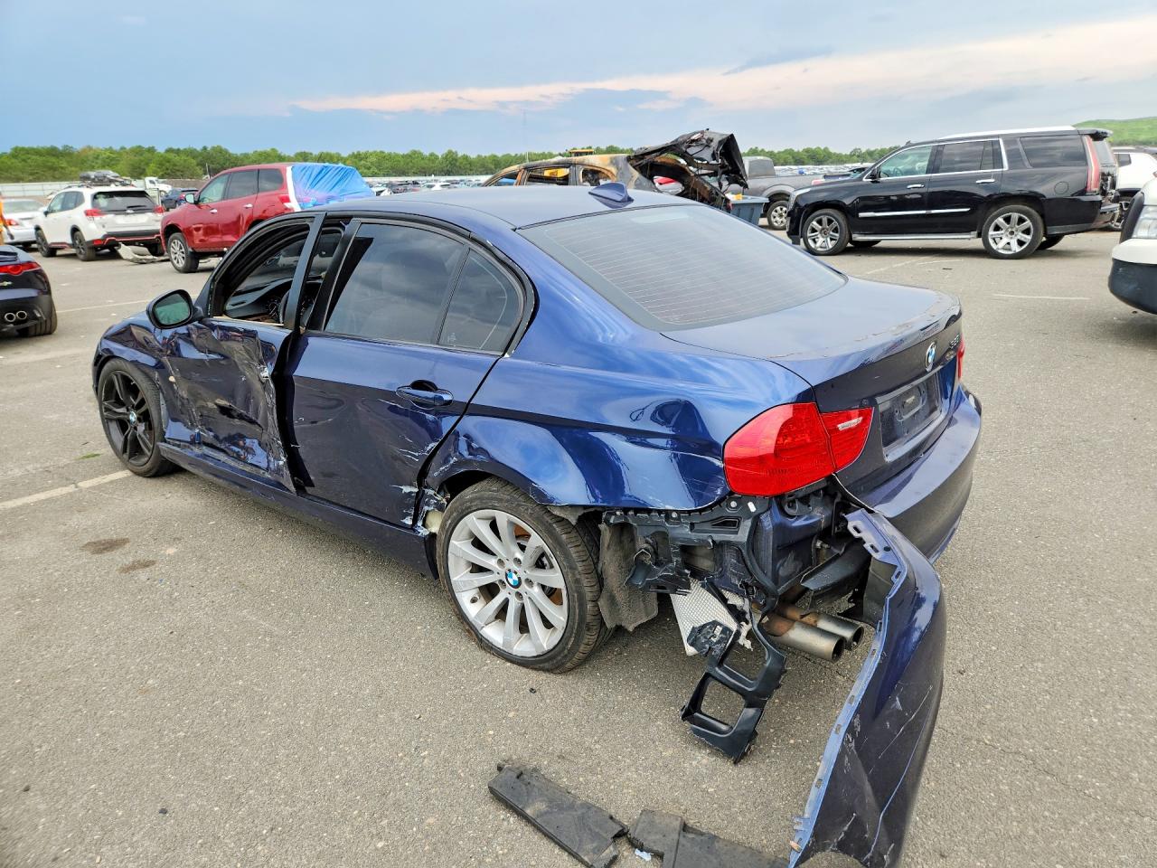 2011 Bmw 328 Xi Sulev Blue vin: WBAPK5C53BF121566