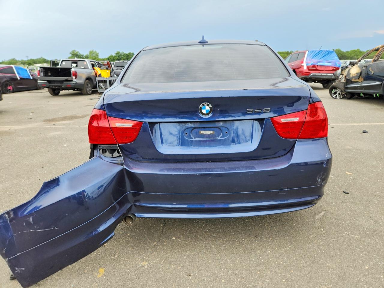 2011 Bmw 328 Xi Sulev Blue vin: WBAPK5C53BF121566