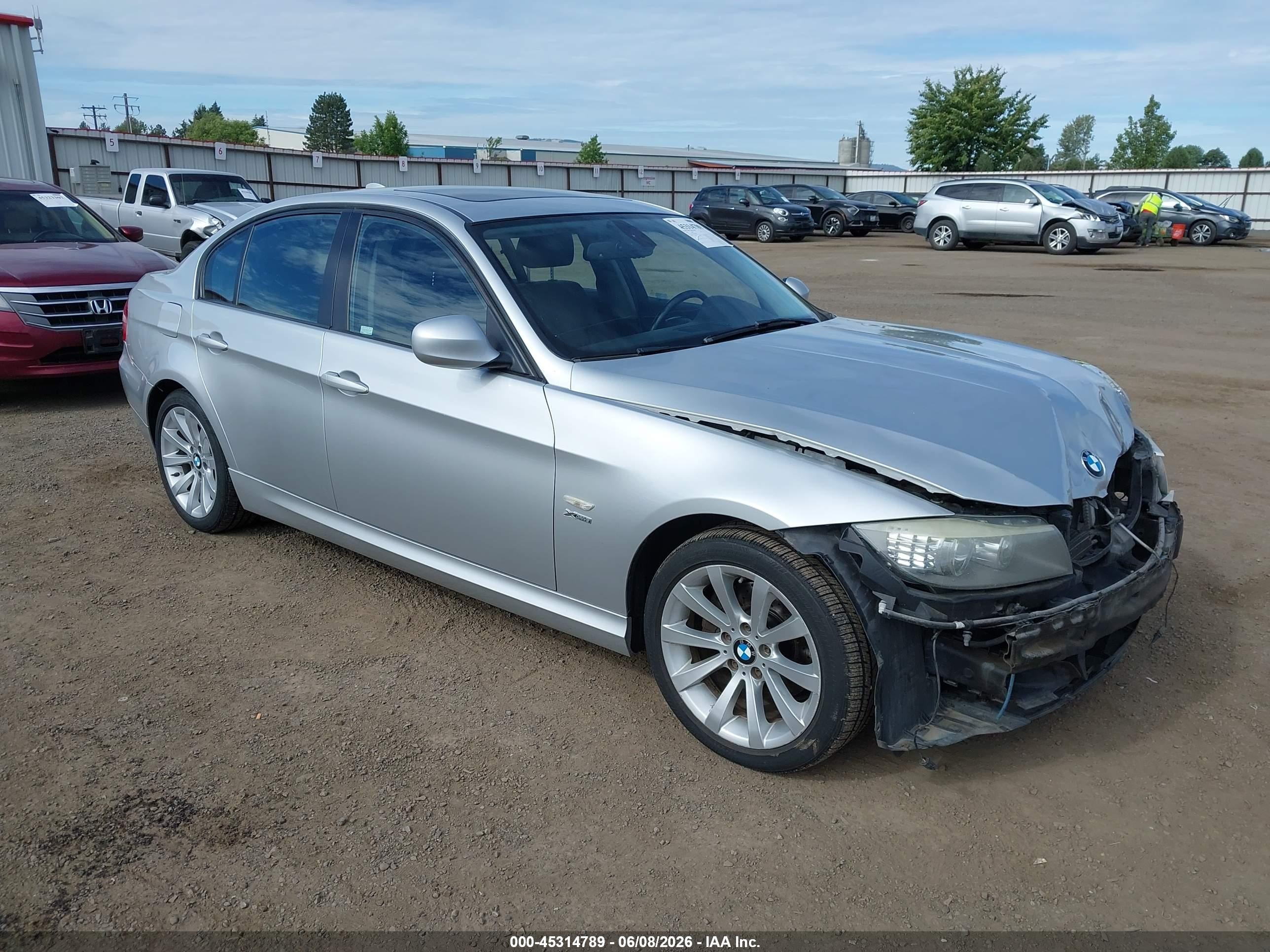 2011 Bmw 328i Xdrive Silver vin: WBAPK5C54BA660677