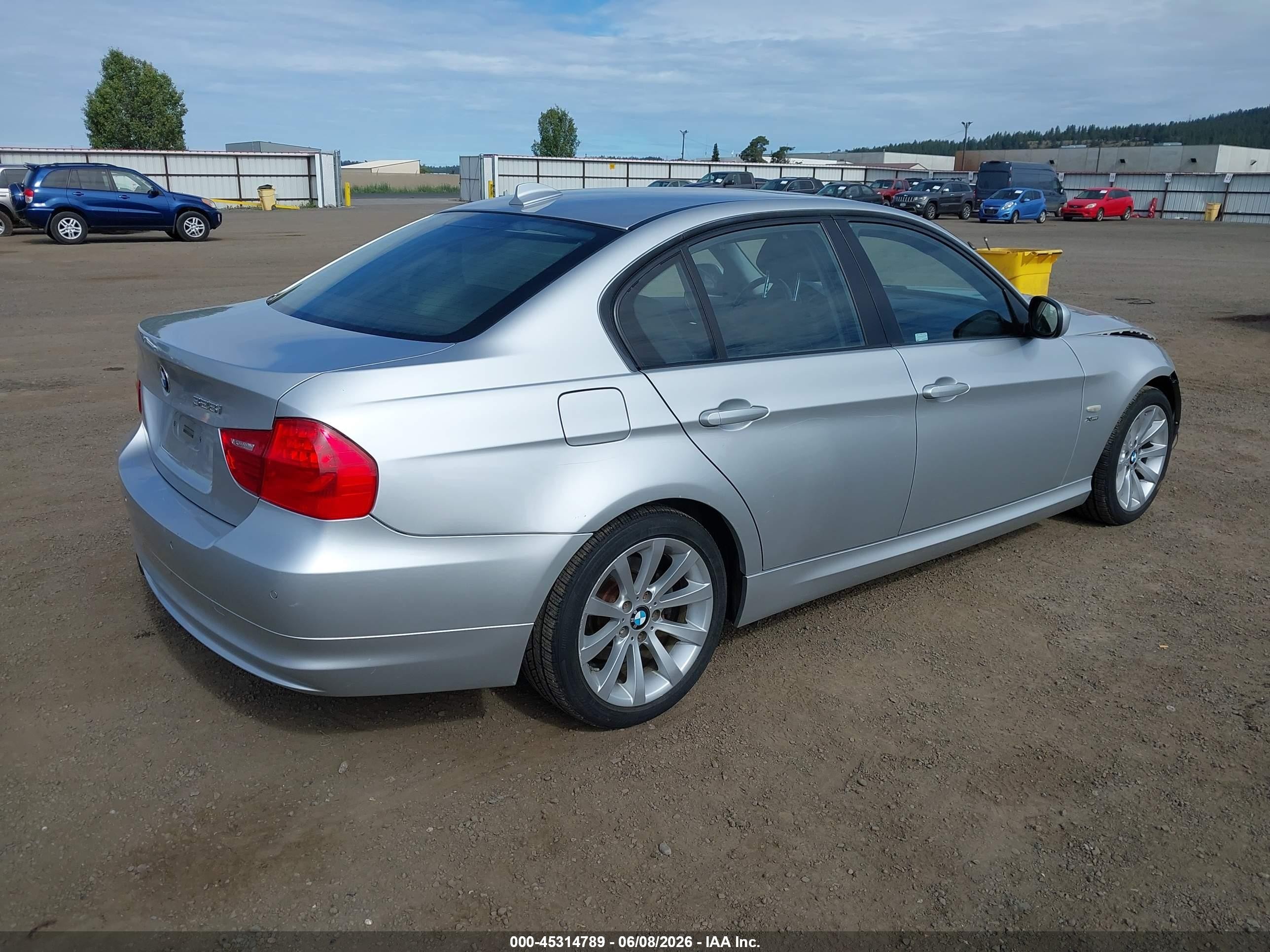 2011 Bmw 328i Xdrive Silver vin: WBAPK5C54BA660677