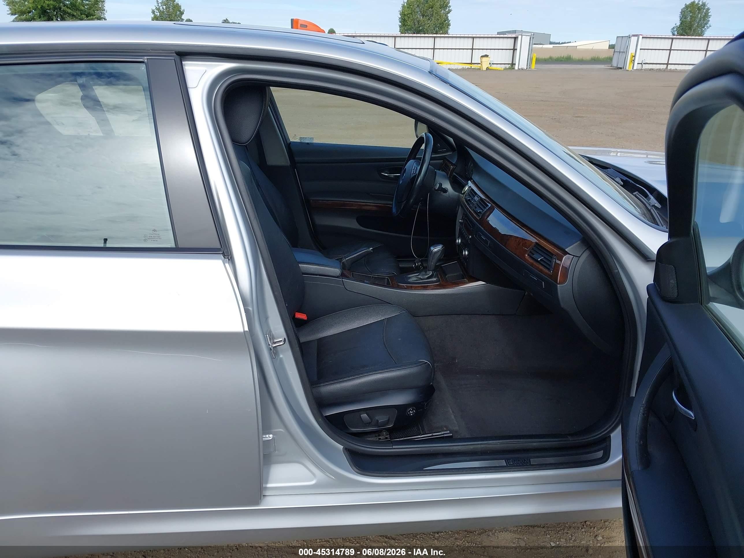 2011 Bmw 328i Xdrive Silver vin: WBAPK5C54BA660677