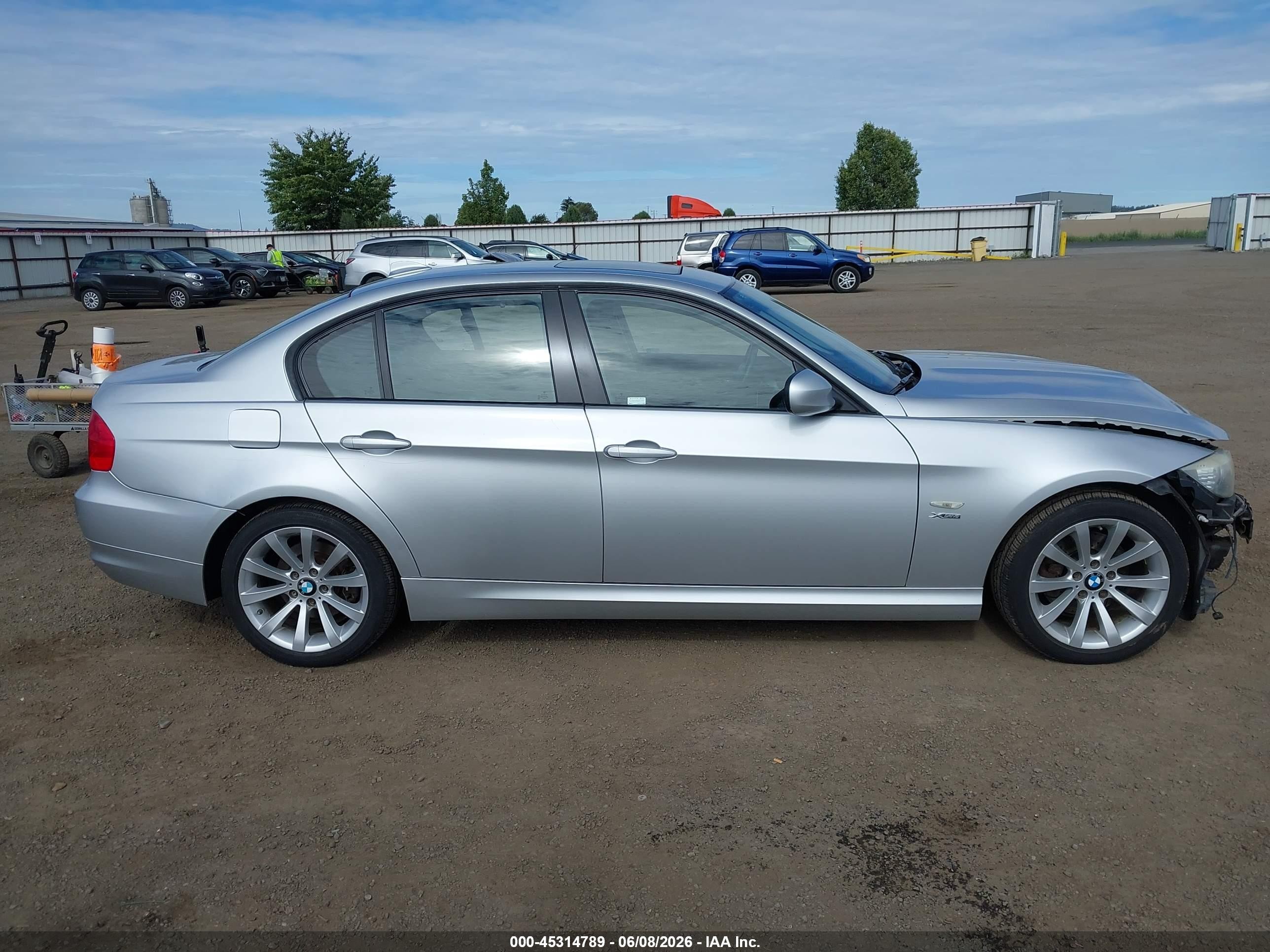2011 Bmw 328i Xdrive Silver vin: WBAPK5C54BA660677