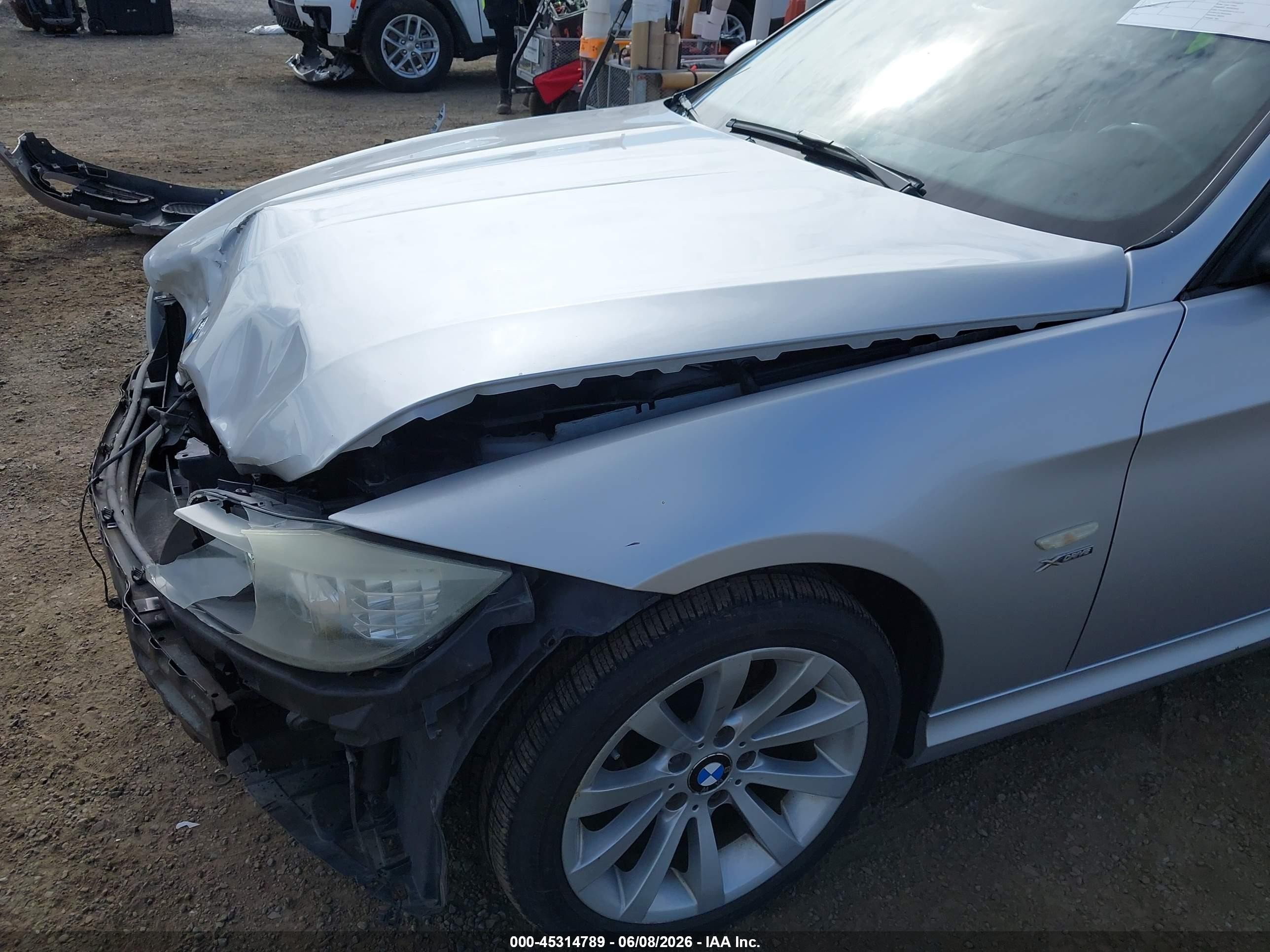 2011 Bmw 328i Xdrive Silver vin: WBAPK5C54BA660677