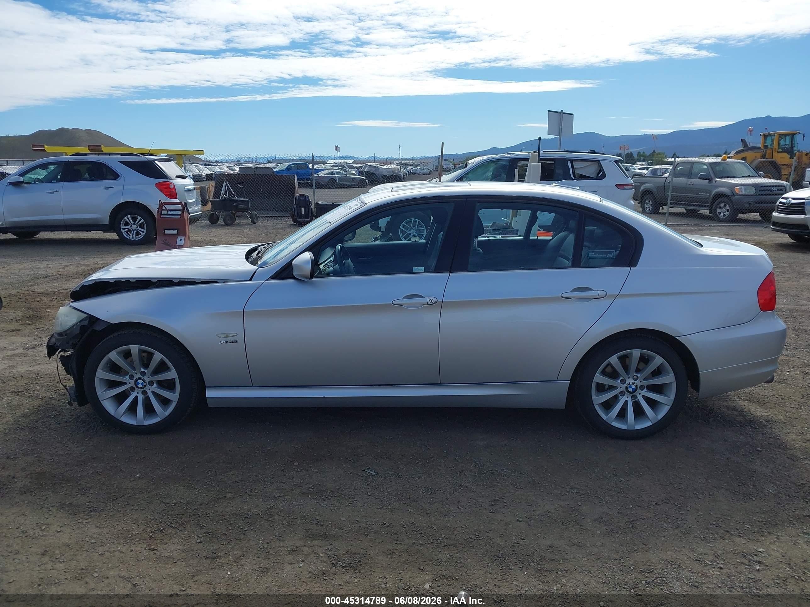 2011 Bmw 328i Xdrive Silver vin: WBAPK5C54BA660677