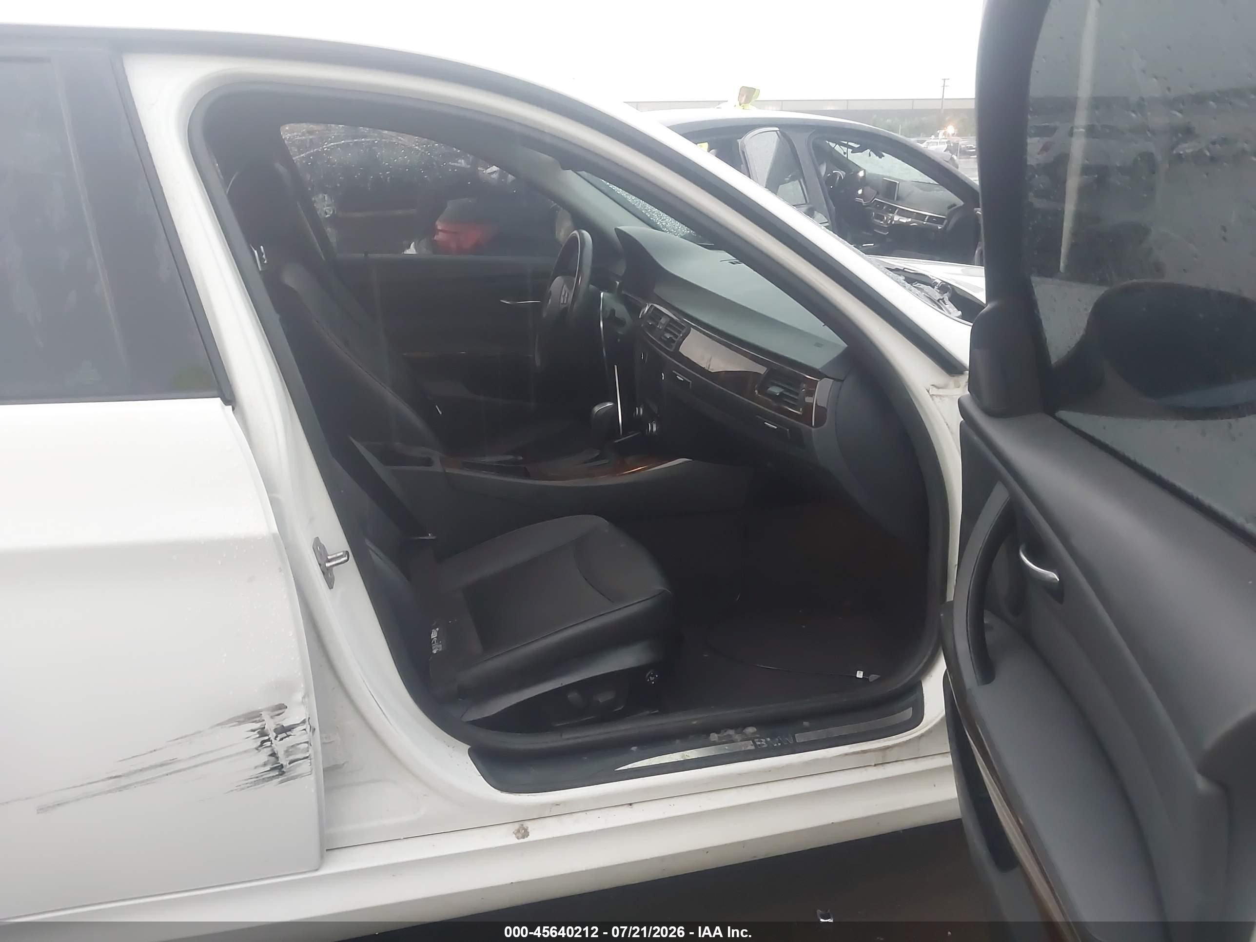 2011 Bmw 328i Xdrive Белый vin: WBAPK5C55BA994393