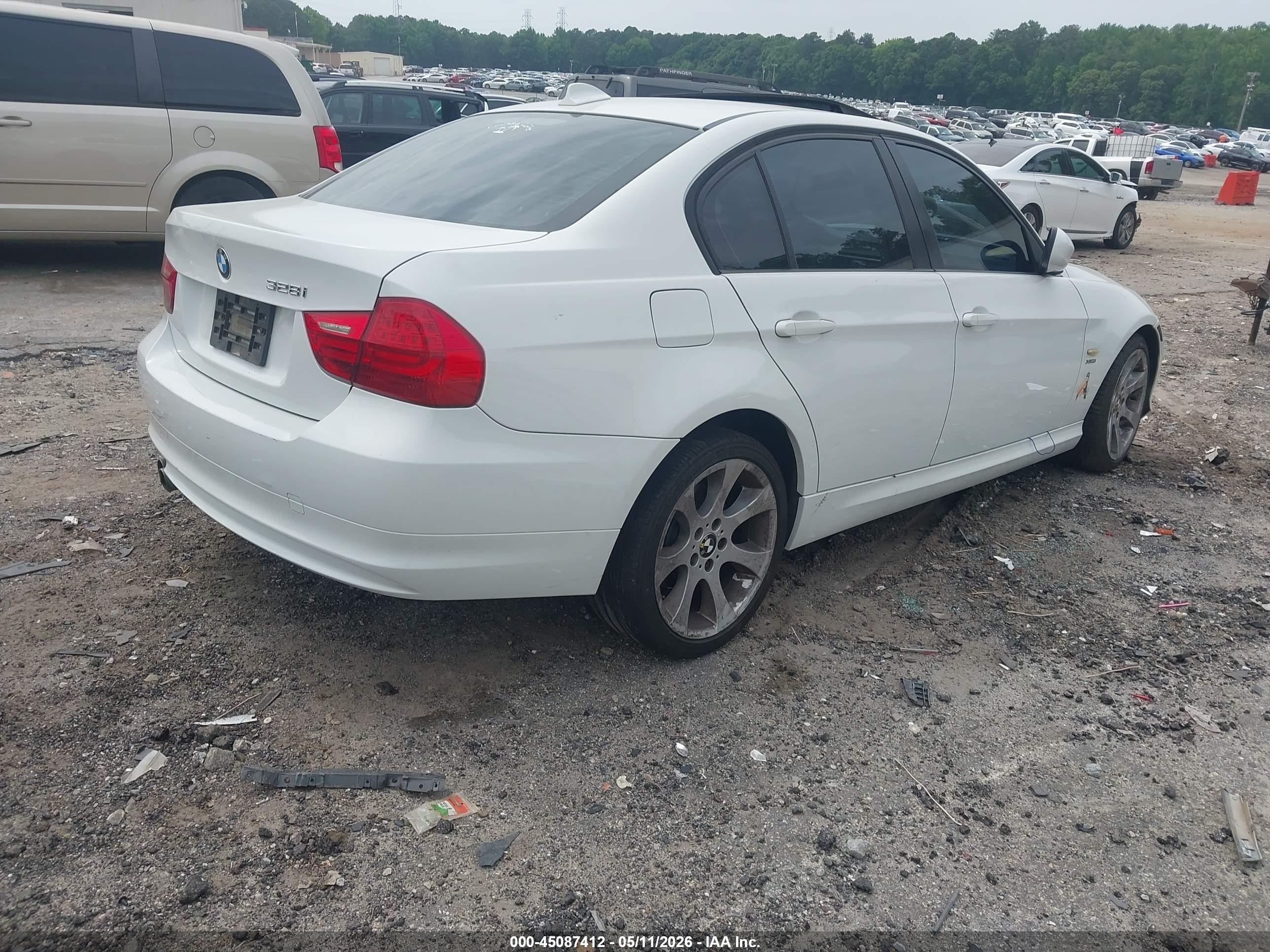 2011 Bmw 328i Xdrive White vin: WBAPK5C56BA659174