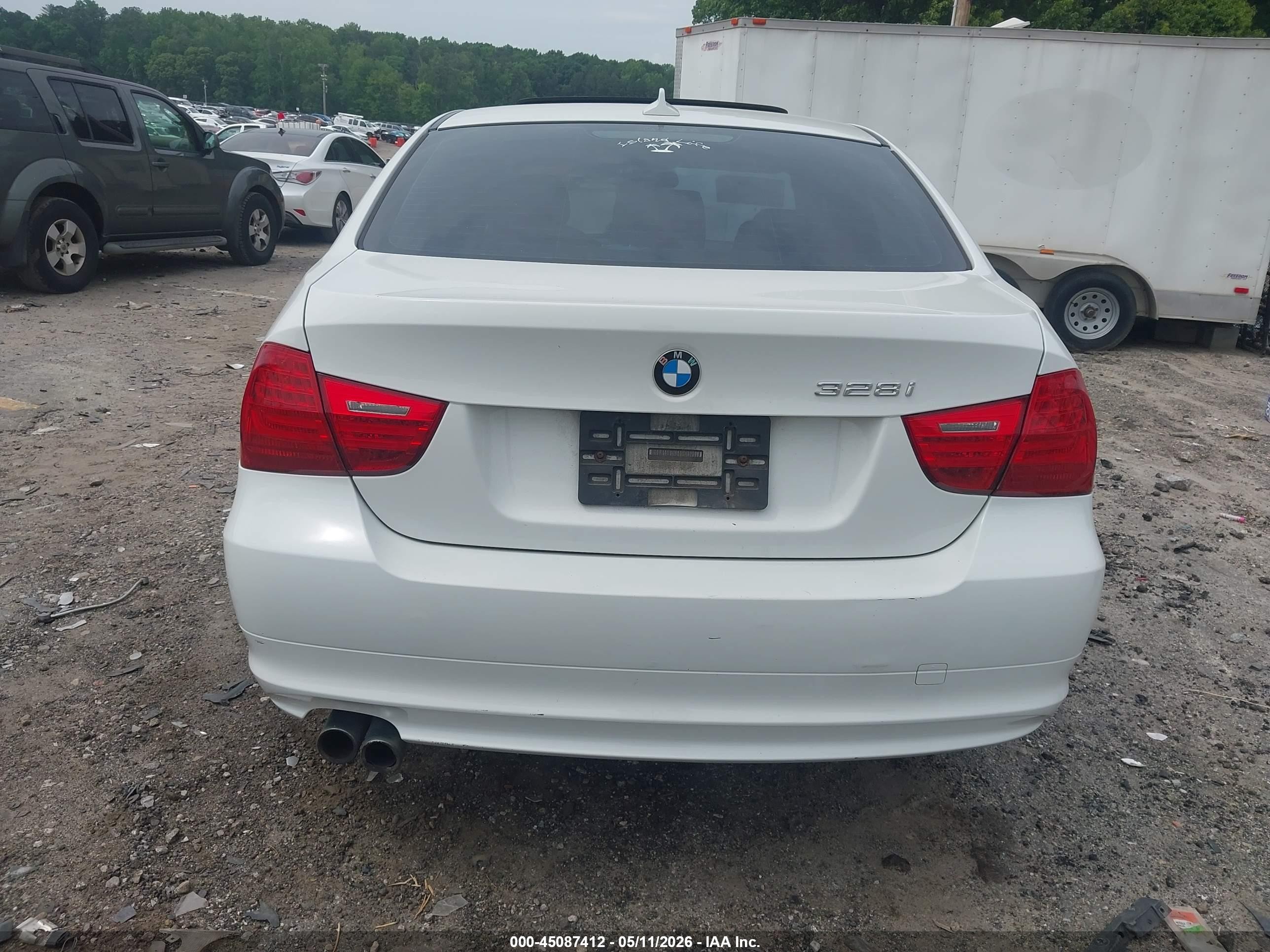 2011 Bmw 328i Xdrive White vin: WBAPK5C56BA659174