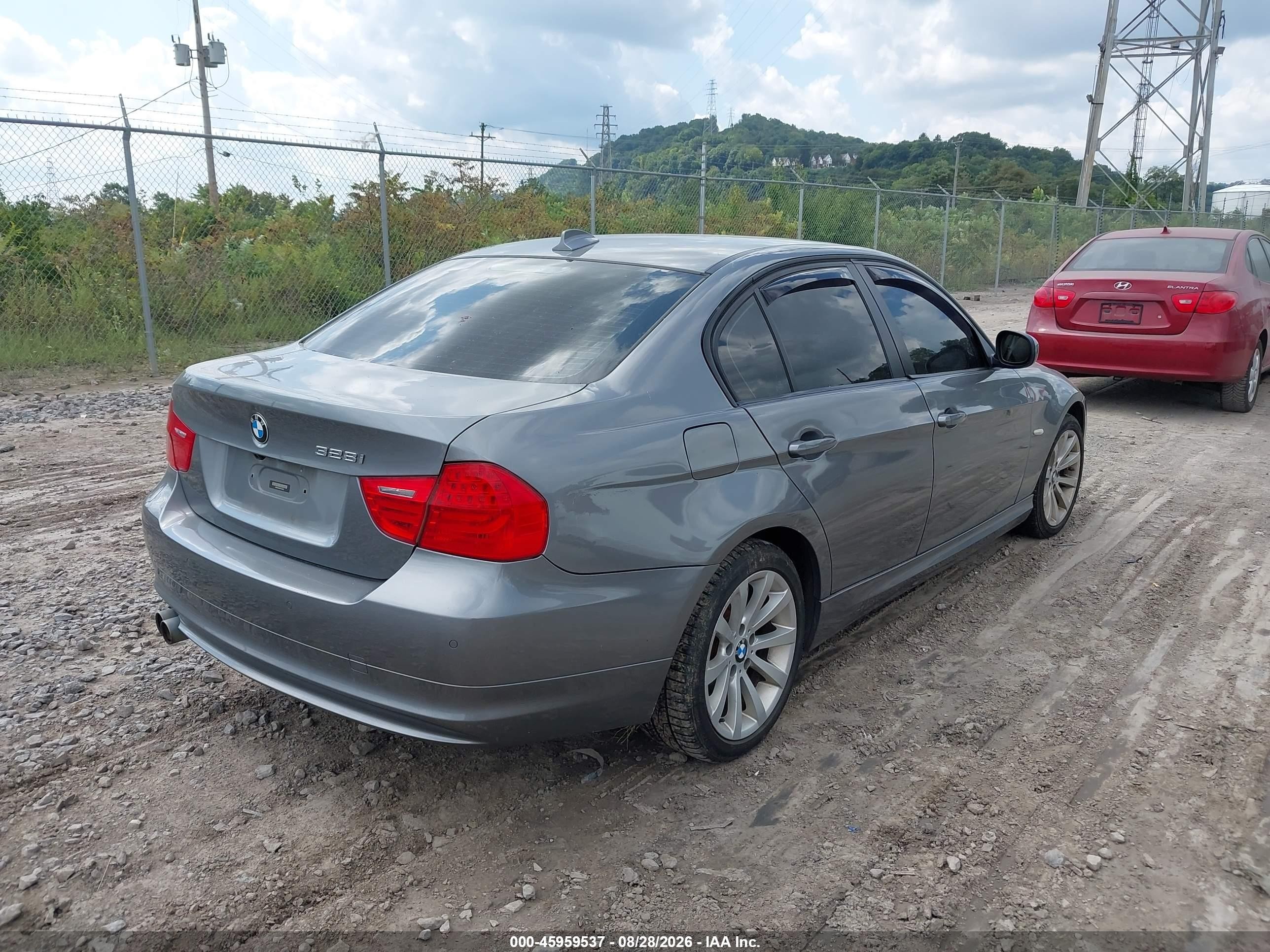 2011 Bmw 328i Xdrive Gray vin: WBAPK5C56BF122002