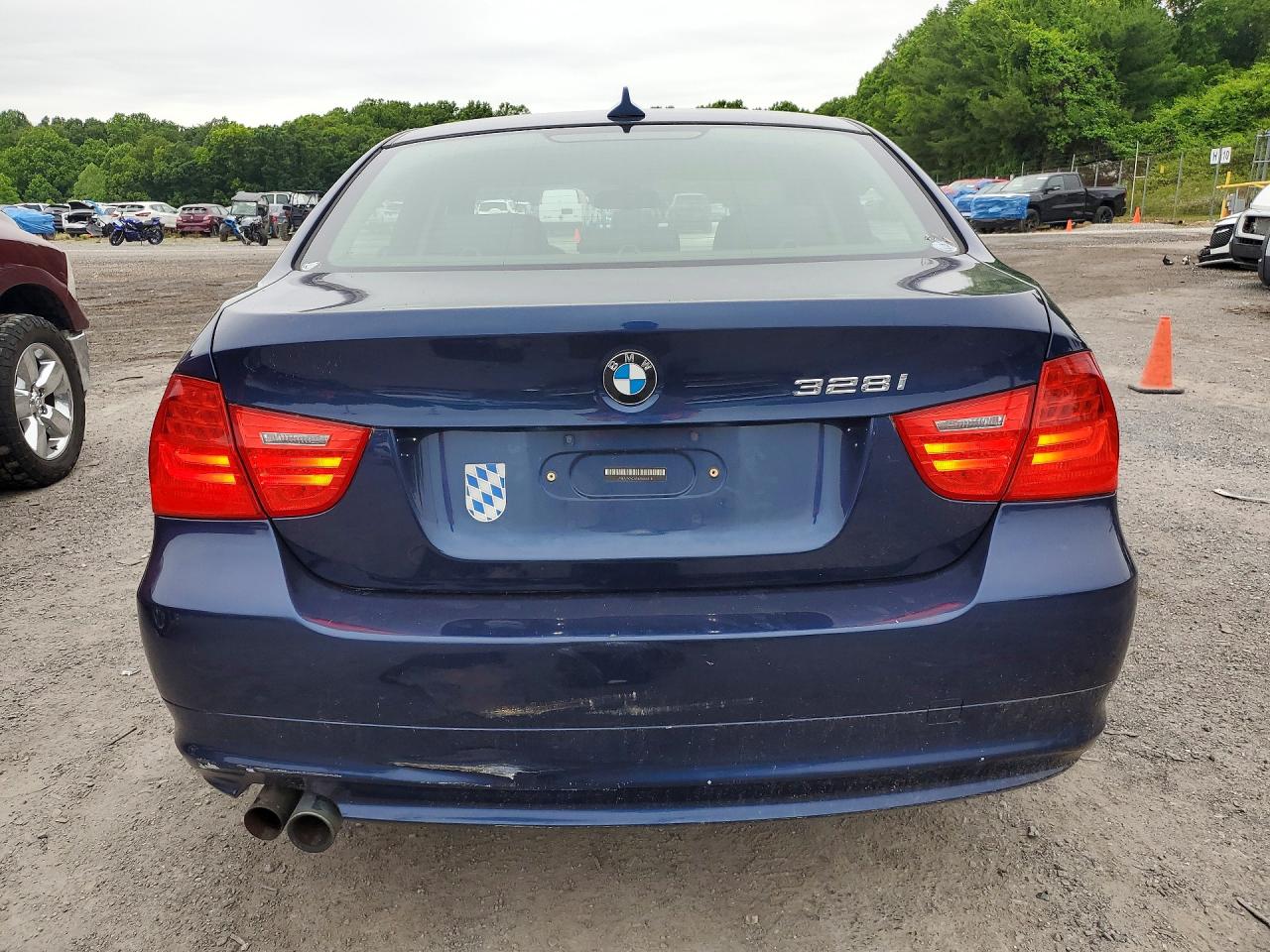 2011 Bmw 328 Xi Sulev Blue vin: WBAPK5C57BA656378