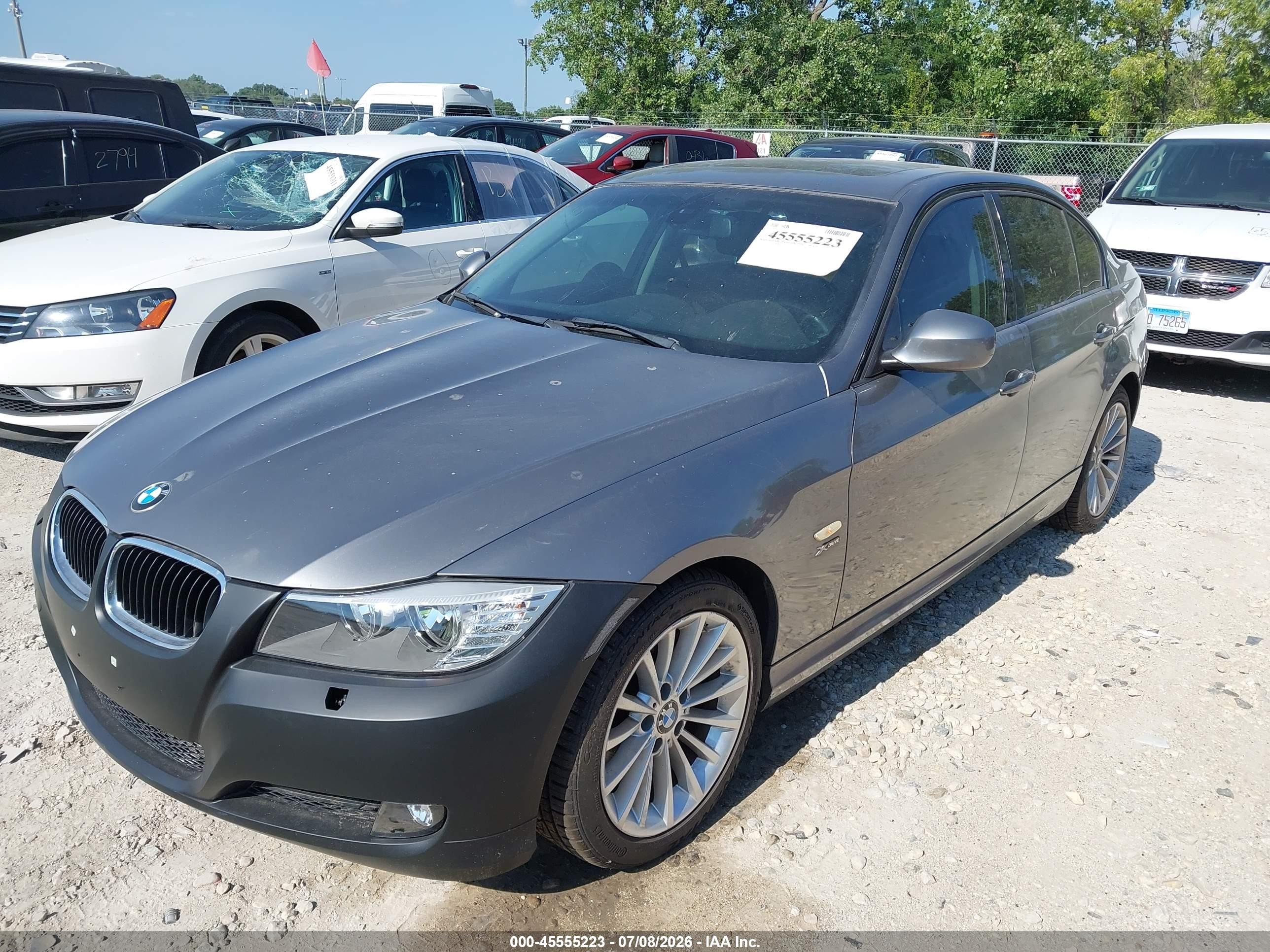 2011 Bmw 328i Xdrive Silver vin: WBAPK5C57BF123823