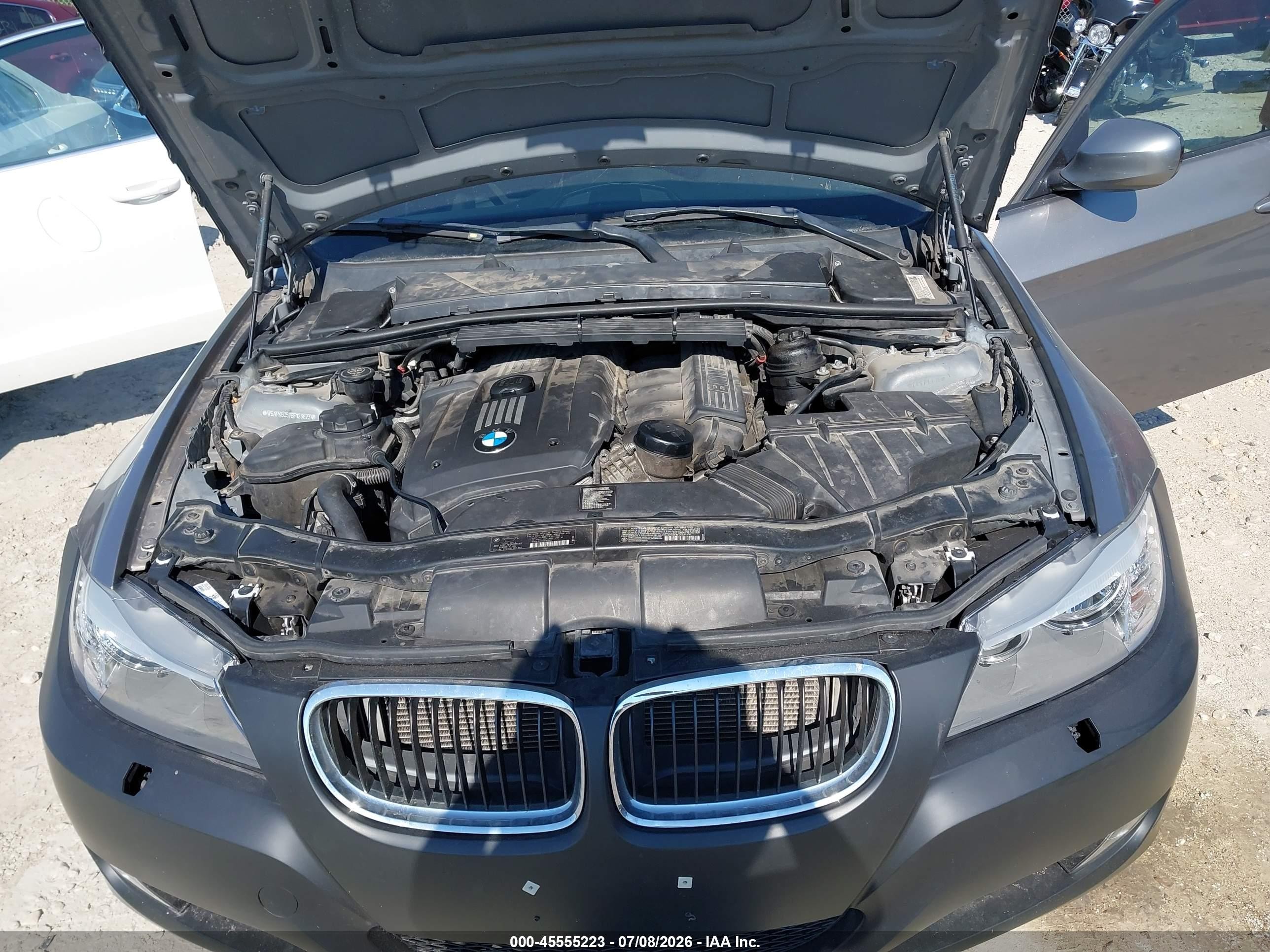 2011 Bmw 328i Xdrive Silver vin: WBAPK5C57BF123823