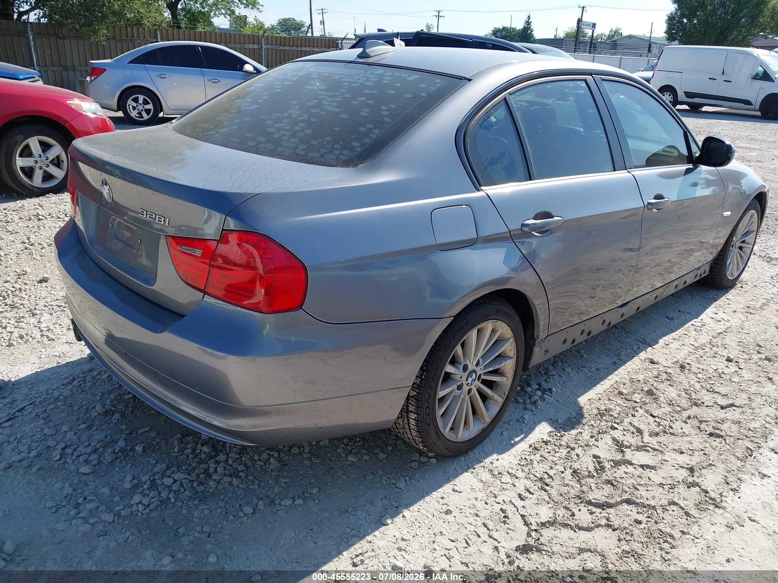 2011 Bmw 328i Xdrive Silver vin: WBAPK5C57BF123823