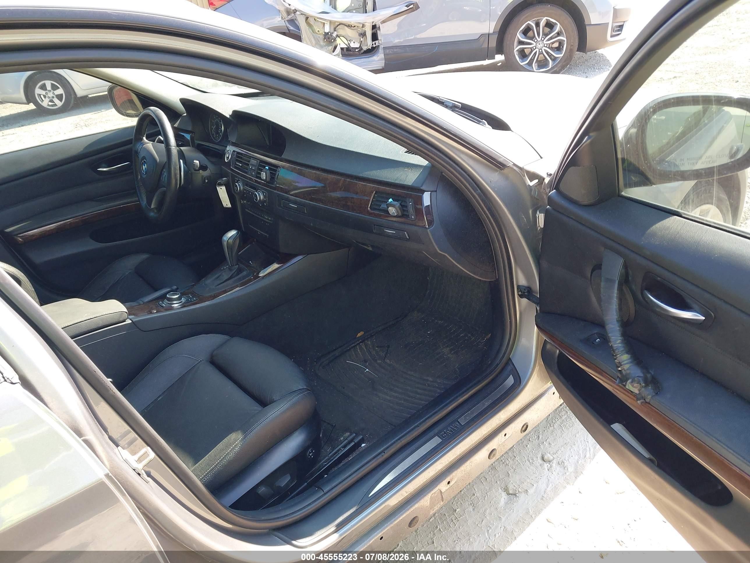 2011 Bmw 328i Xdrive Silver vin: WBAPK5C57BF123823