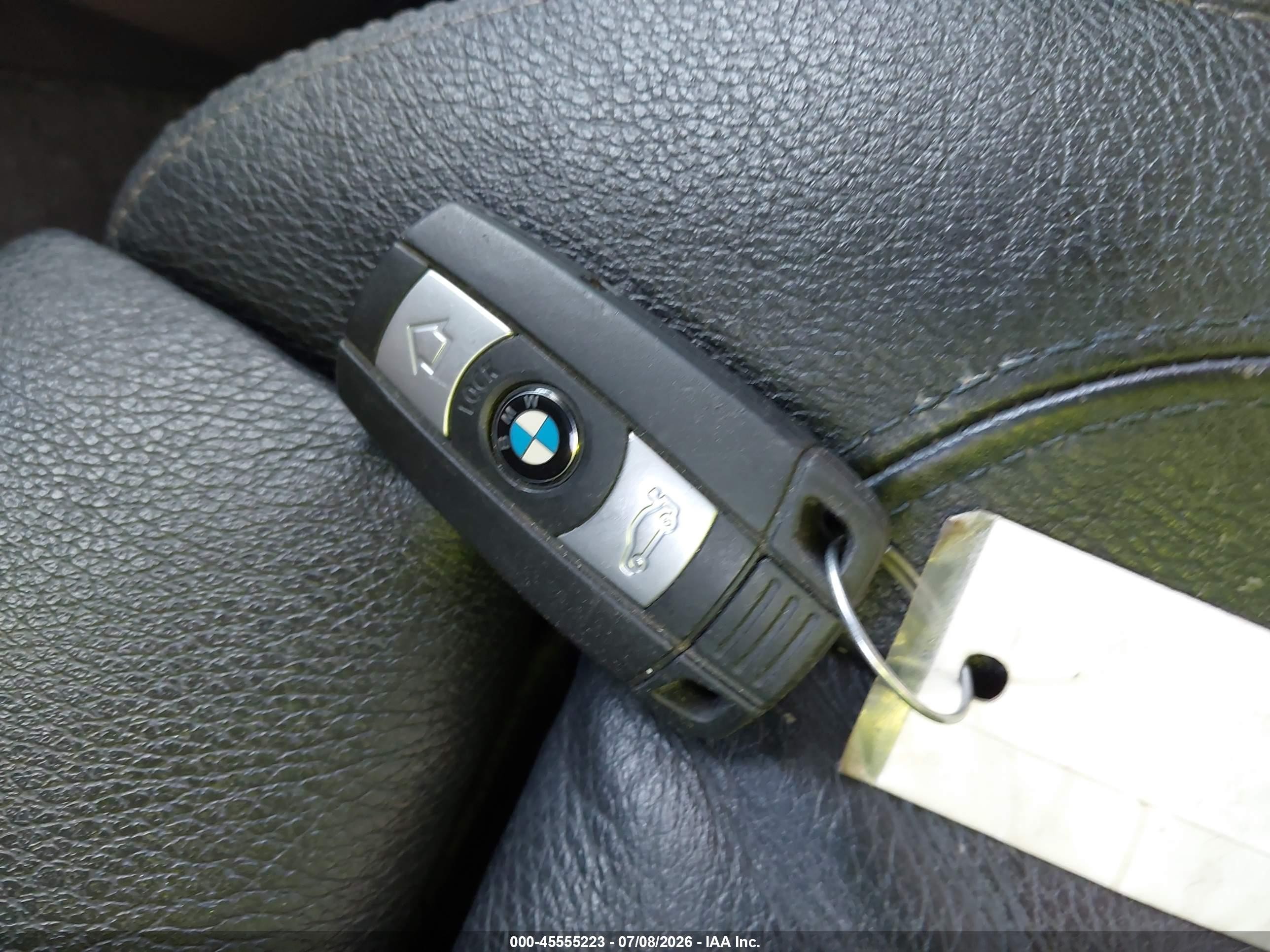 2011 Bmw 328i Xdrive Silver vin: WBAPK5C57BF123823