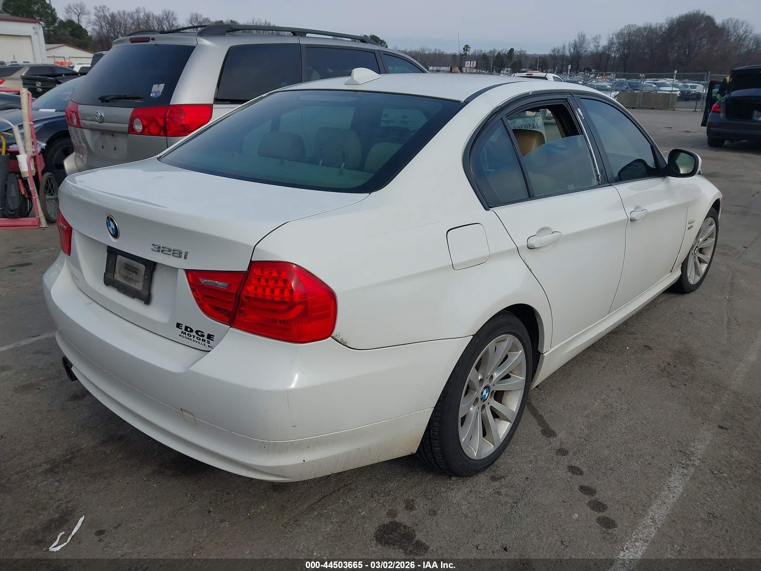 2011 Bmw 328i Xdrive White vin: WBAPK5C59BA662408