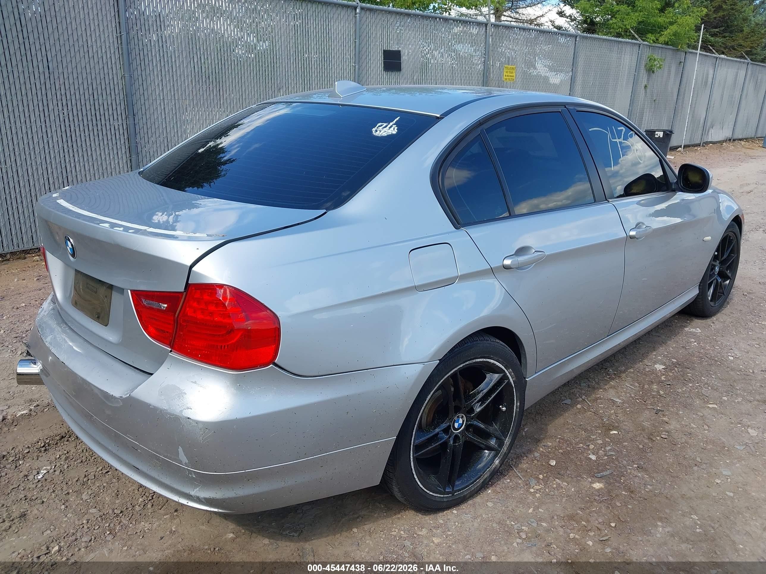 2011 Bmw 328i Xdrive Silver vin: WBAPK5C59BF121636