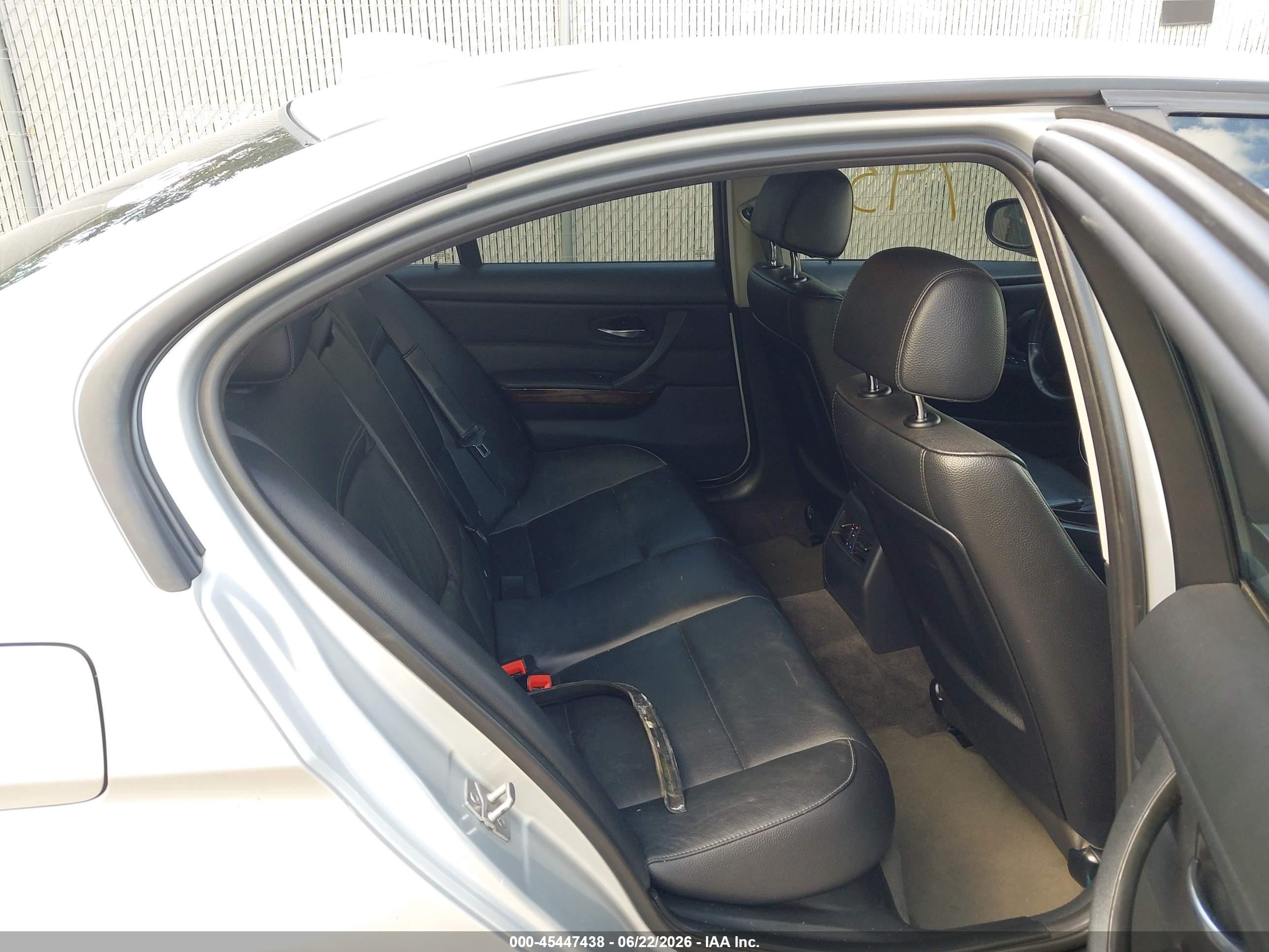 2011 Bmw 328i Xdrive Silver vin: WBAPK5C59BF121636