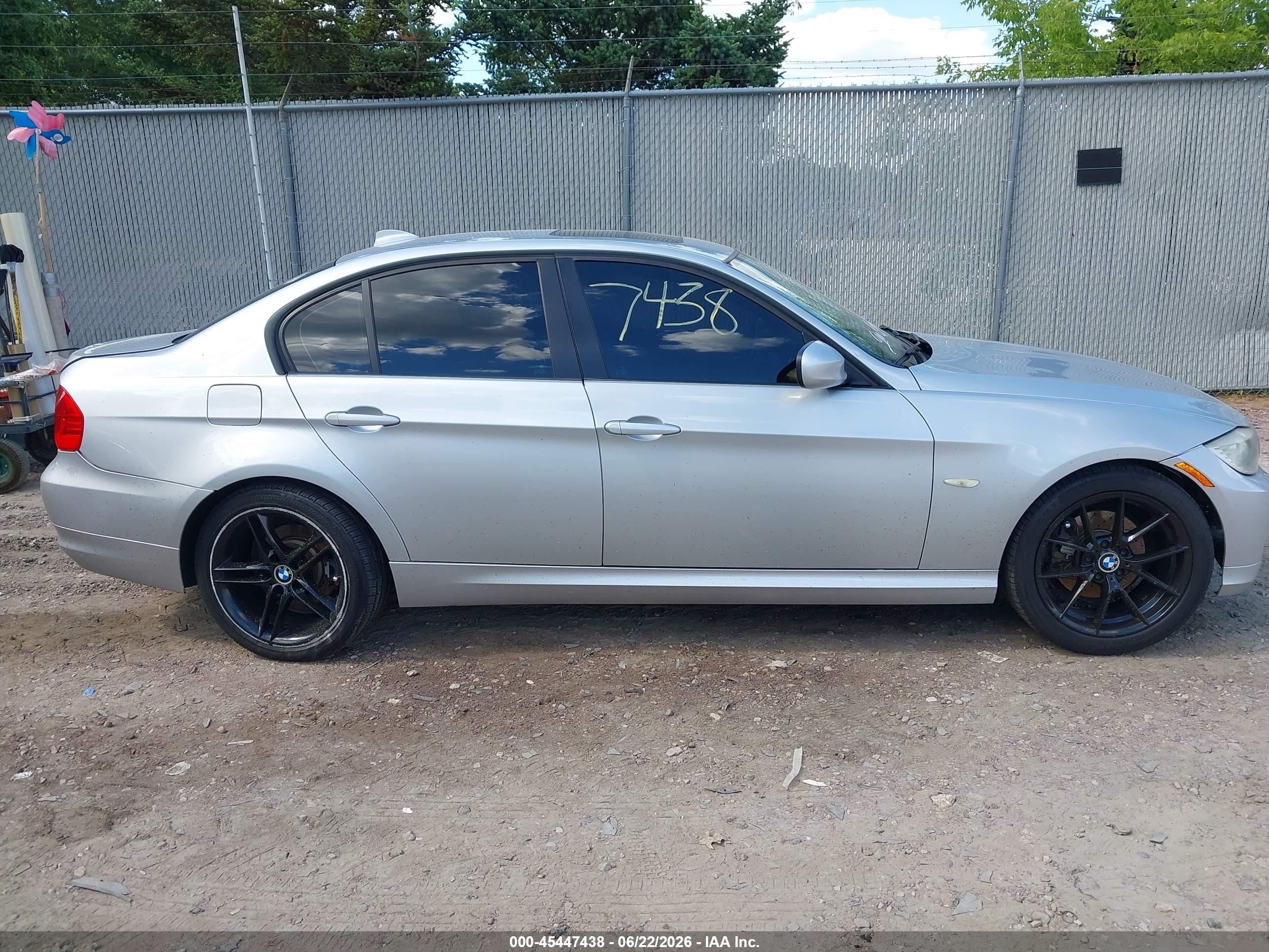 2011 Bmw 328i Xdrive Silver vin: WBAPK5C59BF121636
