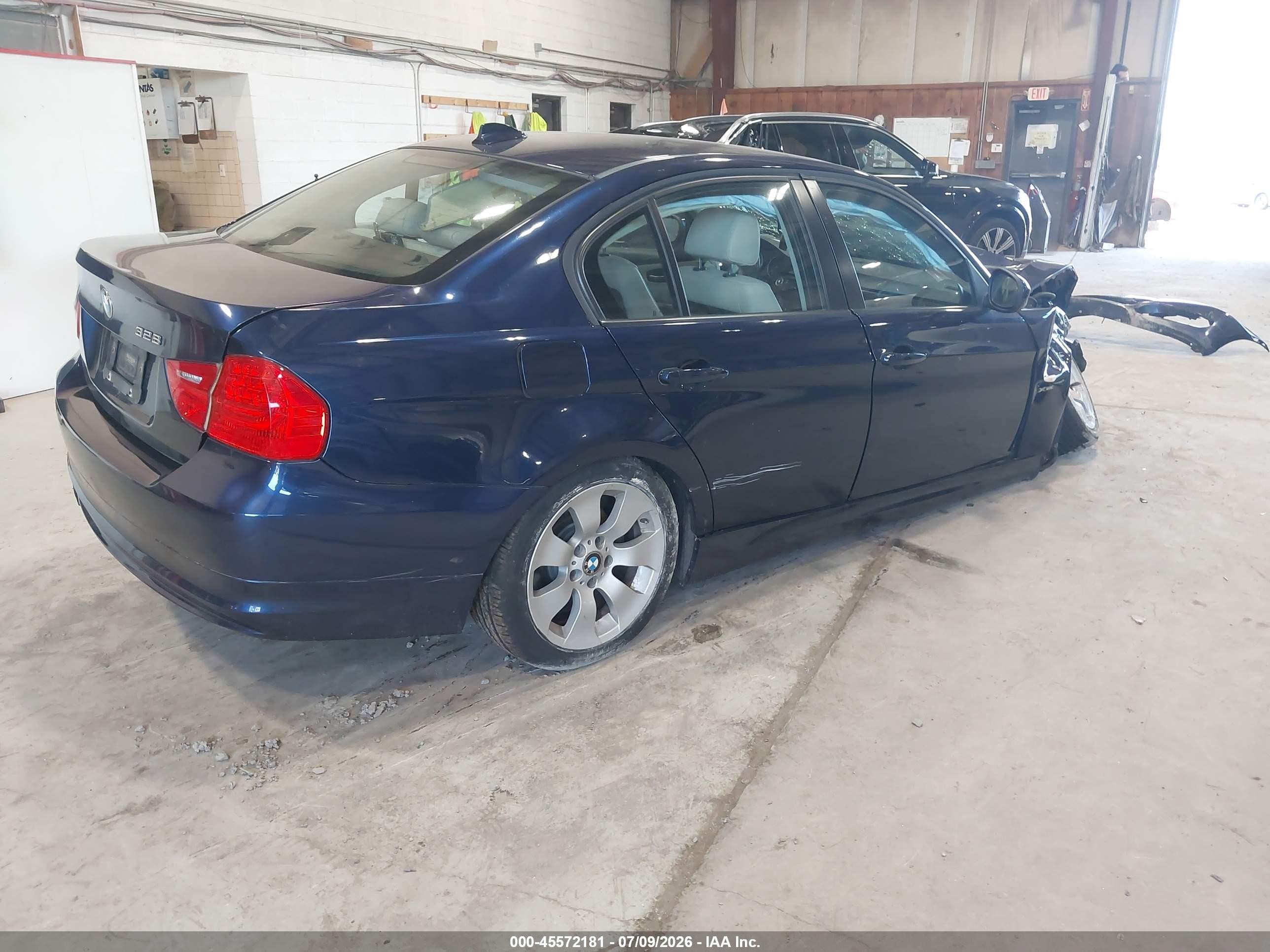 2011 Bmw 328i Xdrive Blue vin: WBAPK5C59BF124326