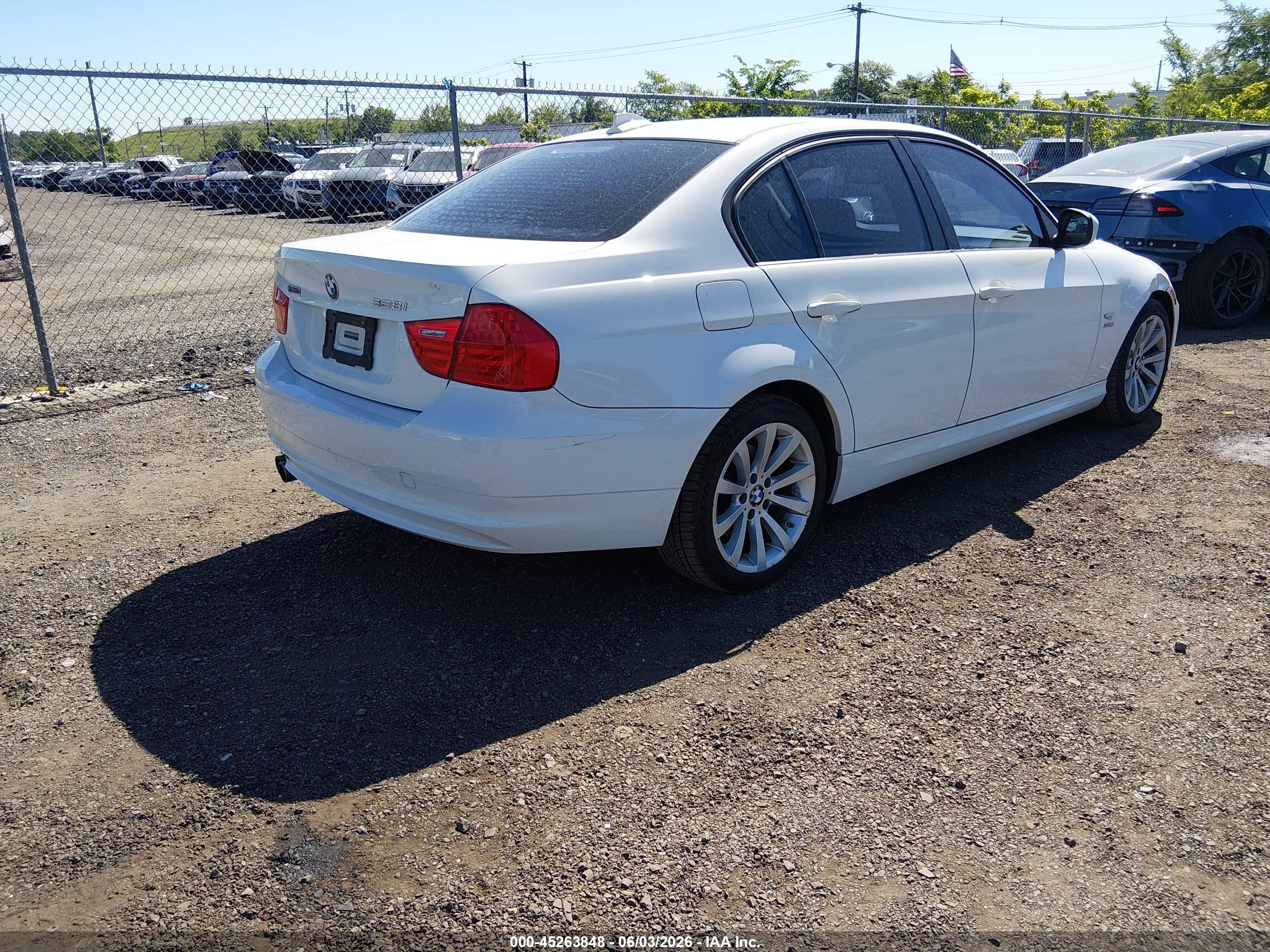 2011 Bmw 328i Xdrive Белый vin: WBAPK5G51BNN28544