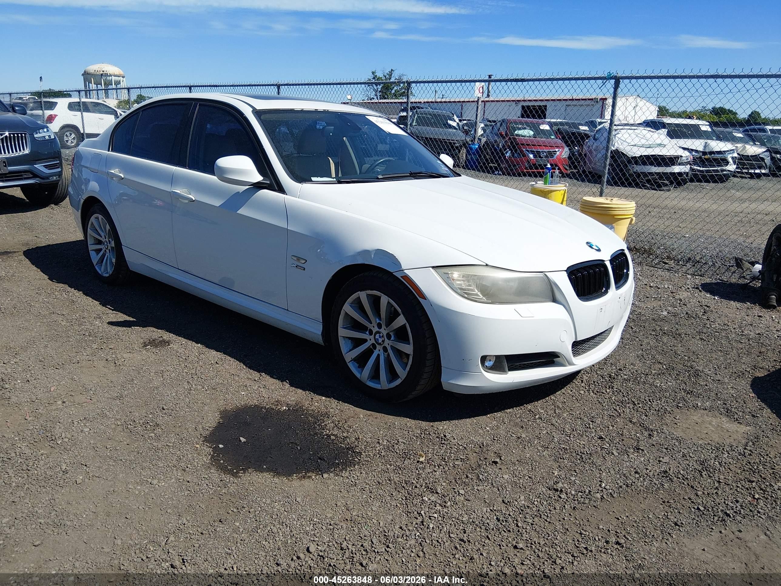 2011 Bmw 328i Xdrive White vin: WBAPK5G51BNN28544