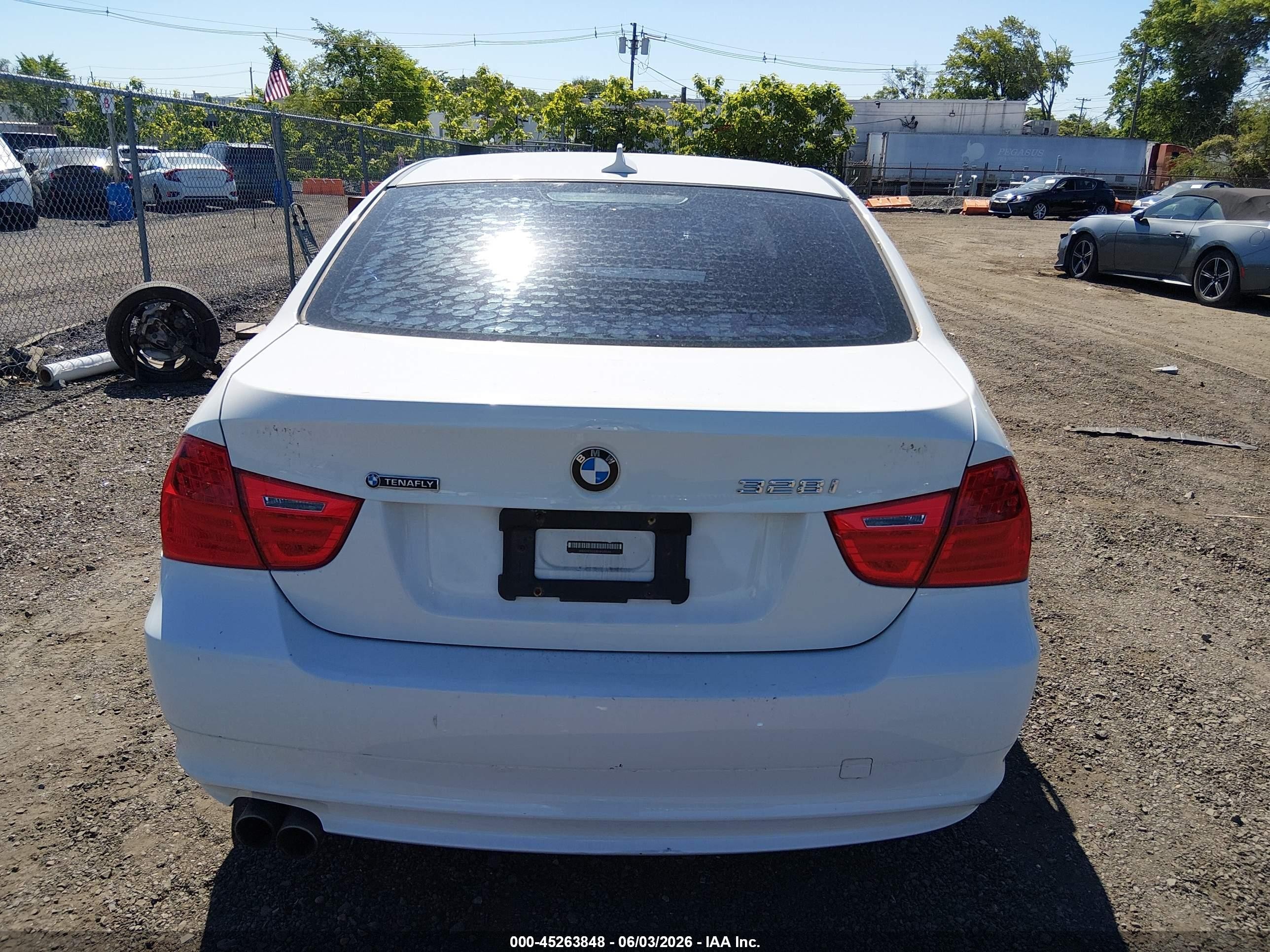 2011 Bmw 328i Xdrive Белый vin: WBAPK5G51BNN28544