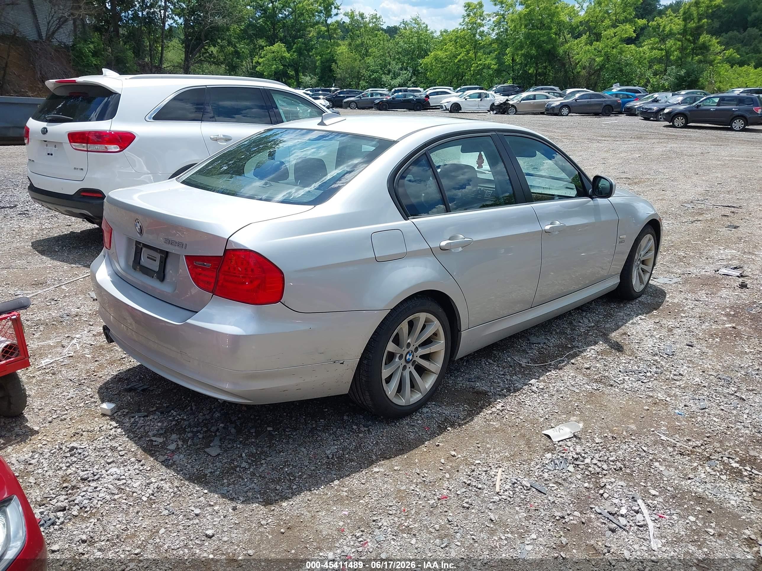 2011 Bmw 328i Xdrive Silver vin: WBAPK5G51BNN32190
