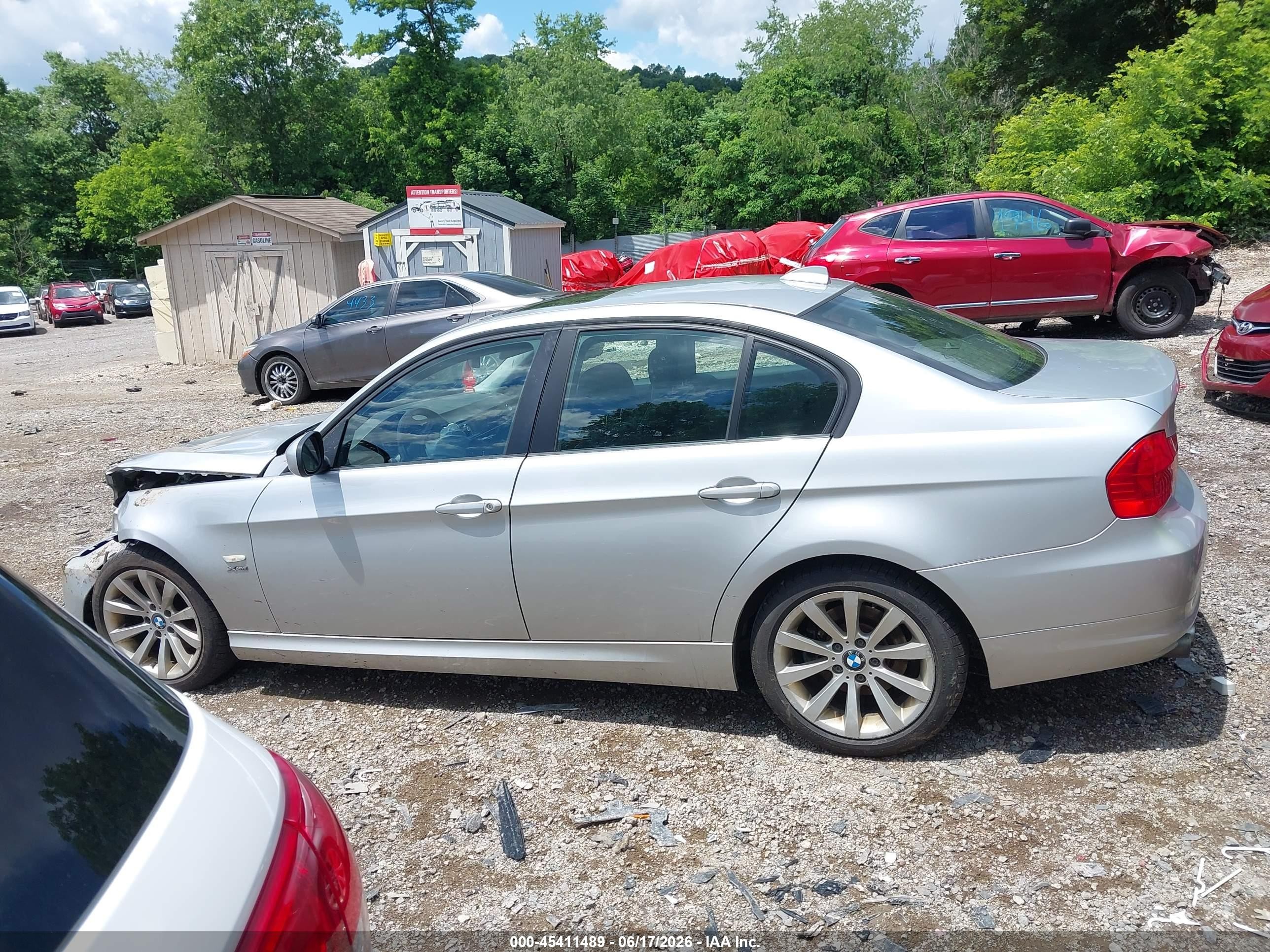 2011 Bmw 328i Xdrive Silver vin: WBAPK5G51BNN32190