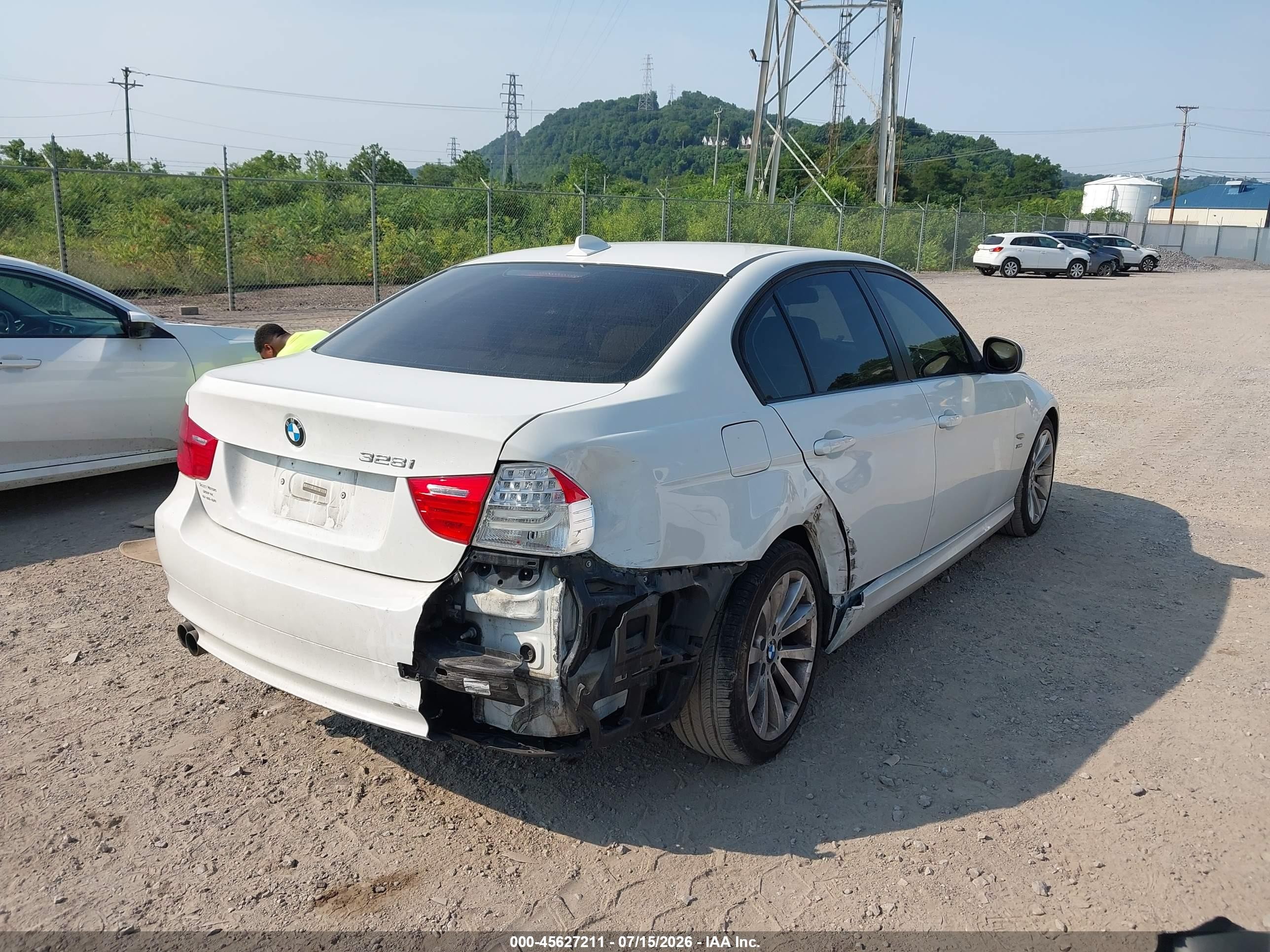 2011 Bmw 328i Xdrive White vin: WBAPK5G52BNN24390