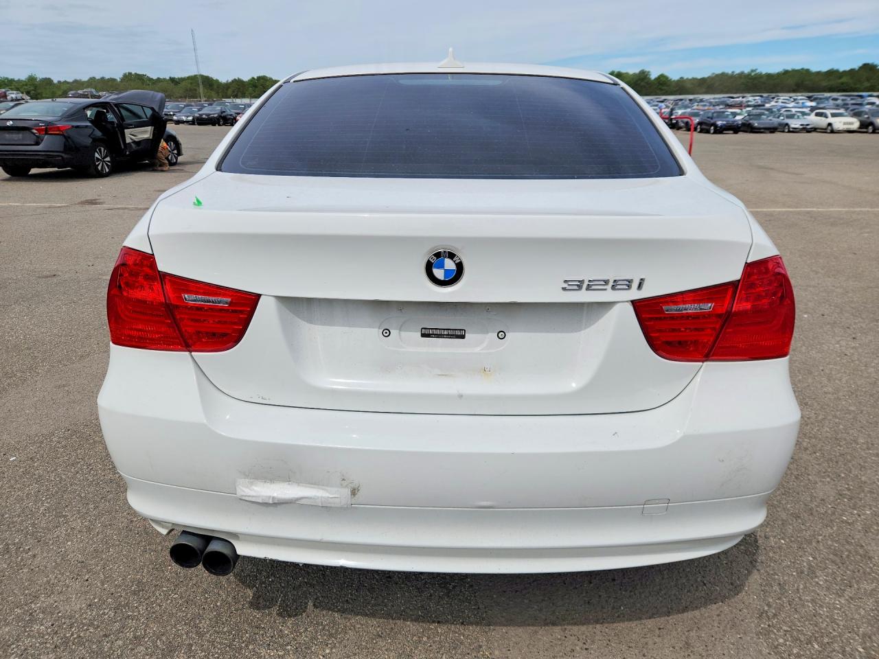 2011 Bmw 328 Xi Sulev White vin: WBAPK5G57BNN24630