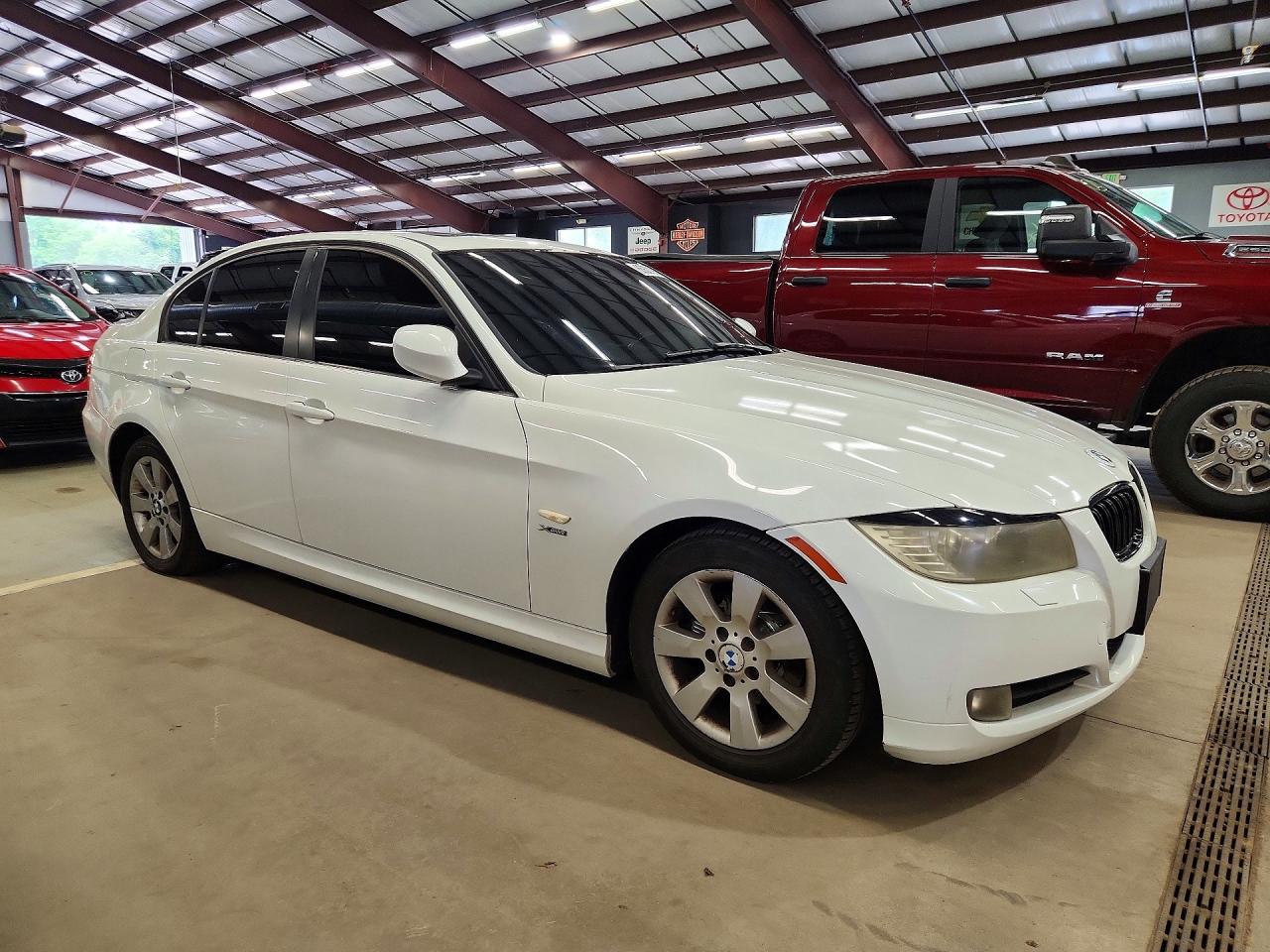 2011 Bmw 328 Xi Sulev White vin: WBAPK5G57BNN30329