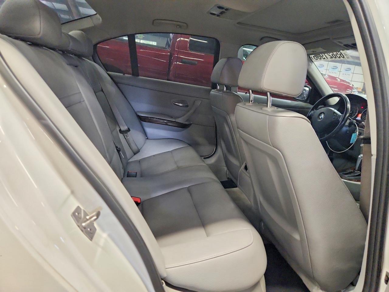 2011 Bmw 328 Xi Sulev White vin: WBAPK5G57BNN30329