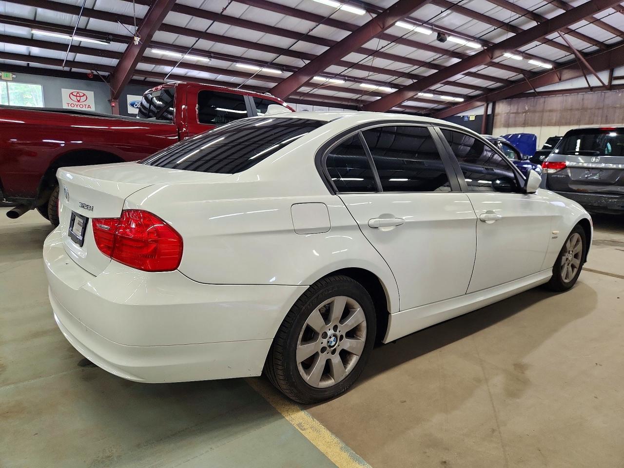 2011 Bmw 328 Xi Sulev White vin: WBAPK5G57BNN30329
