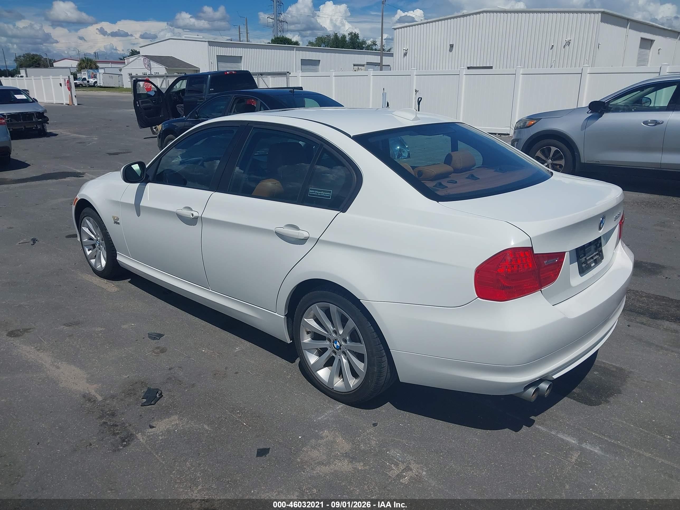 2011 Bmw 328i Xdrive White vin: WBAPK5G57BNN80518