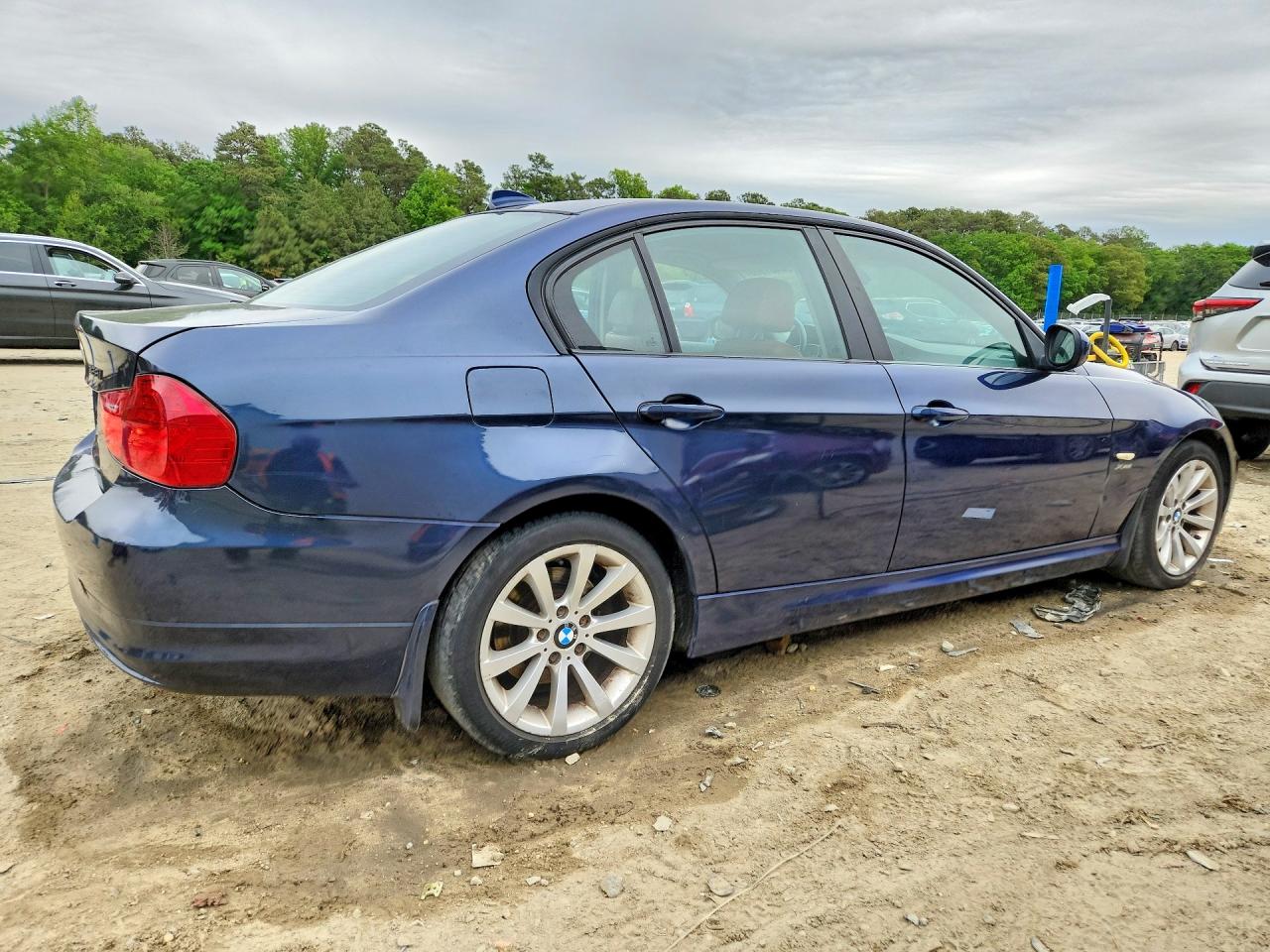 2011 Bmw 328 Xi Sulev Blue vin: WBAPK5G58BNN80124