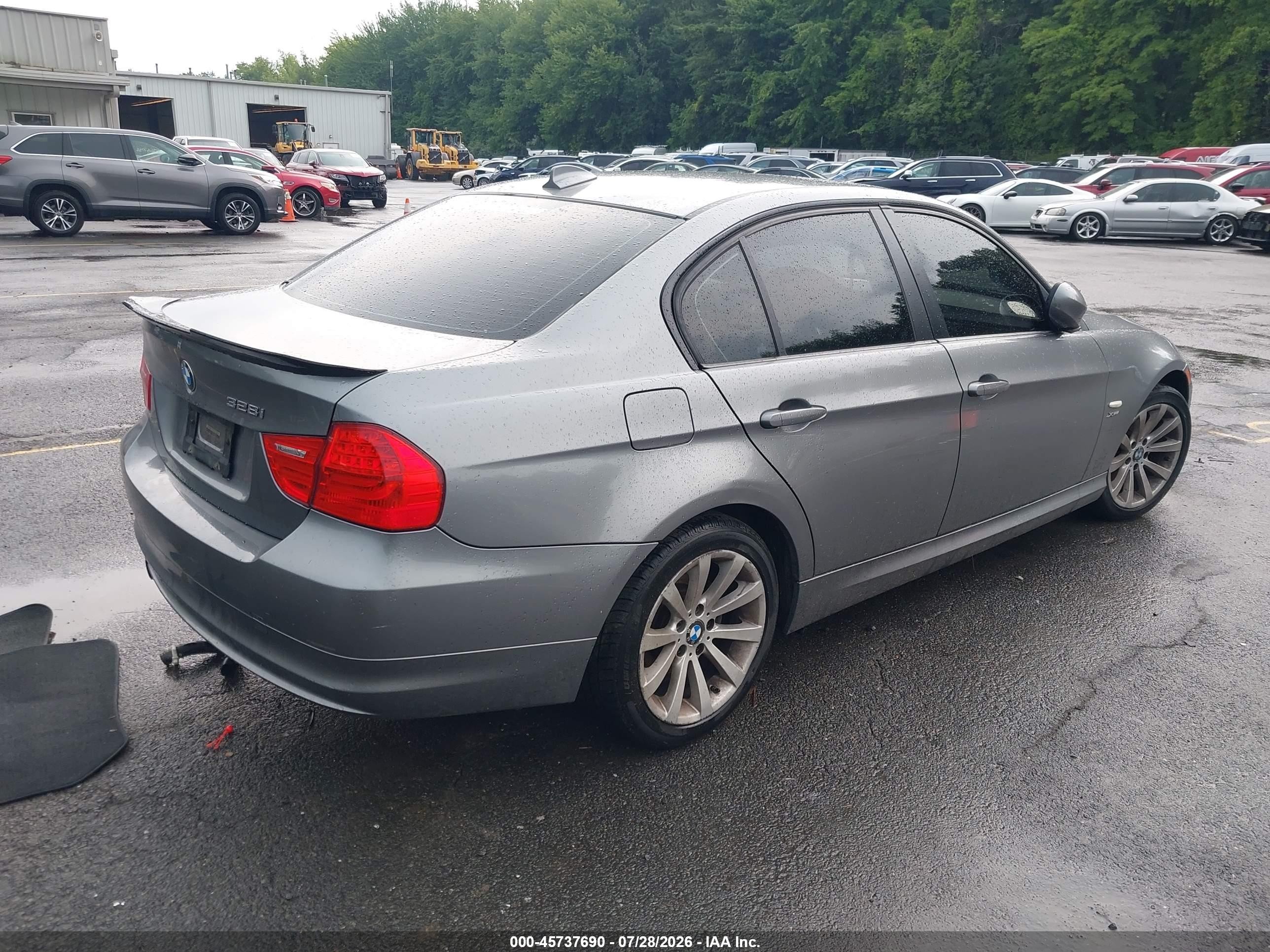 2011 Bmw 328i Xdrive Gray vin: WBAPK5G58BNN80432