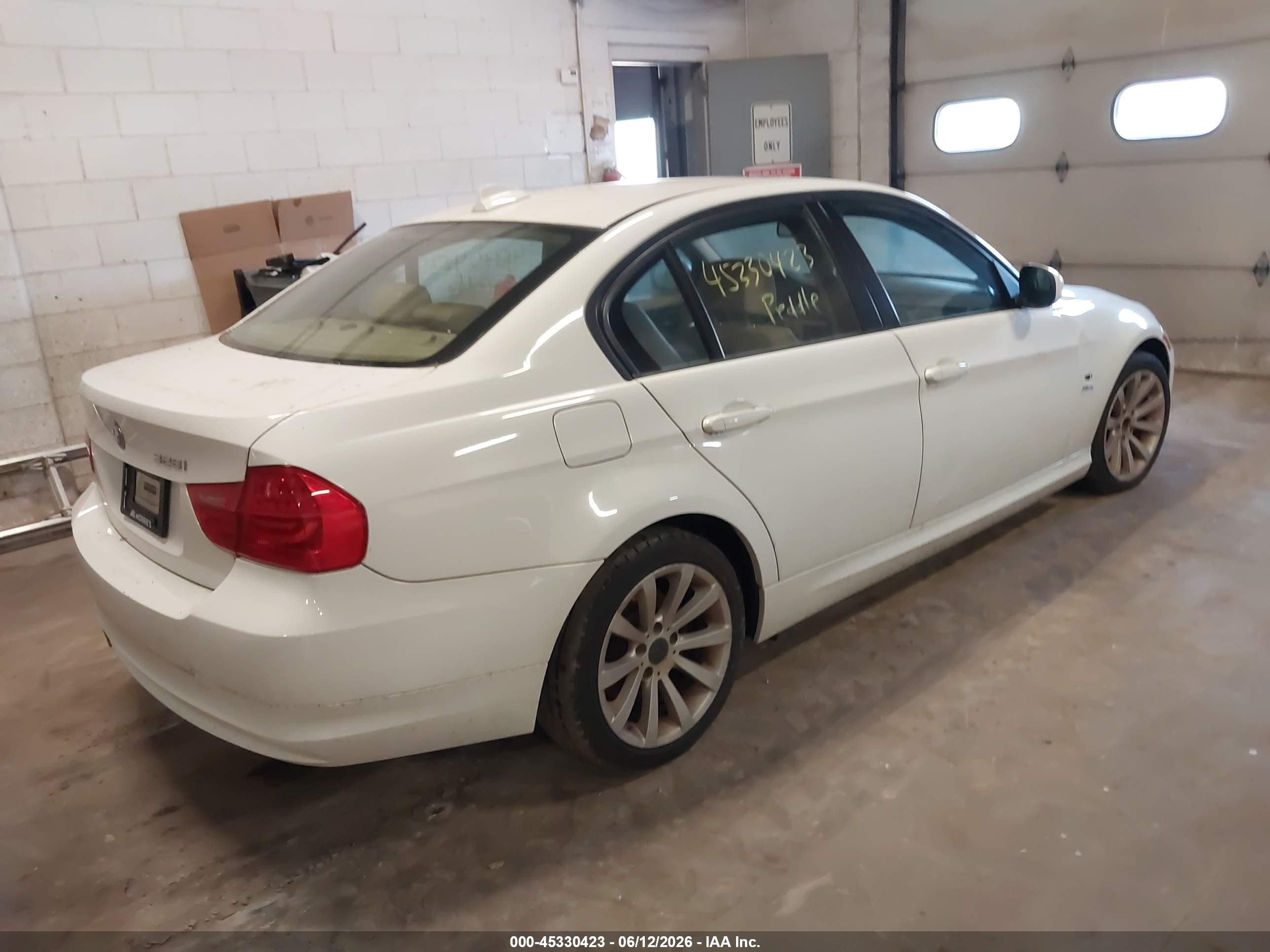 2009 Bmw 328i Xdrive White vin: WBAPK73559A452572