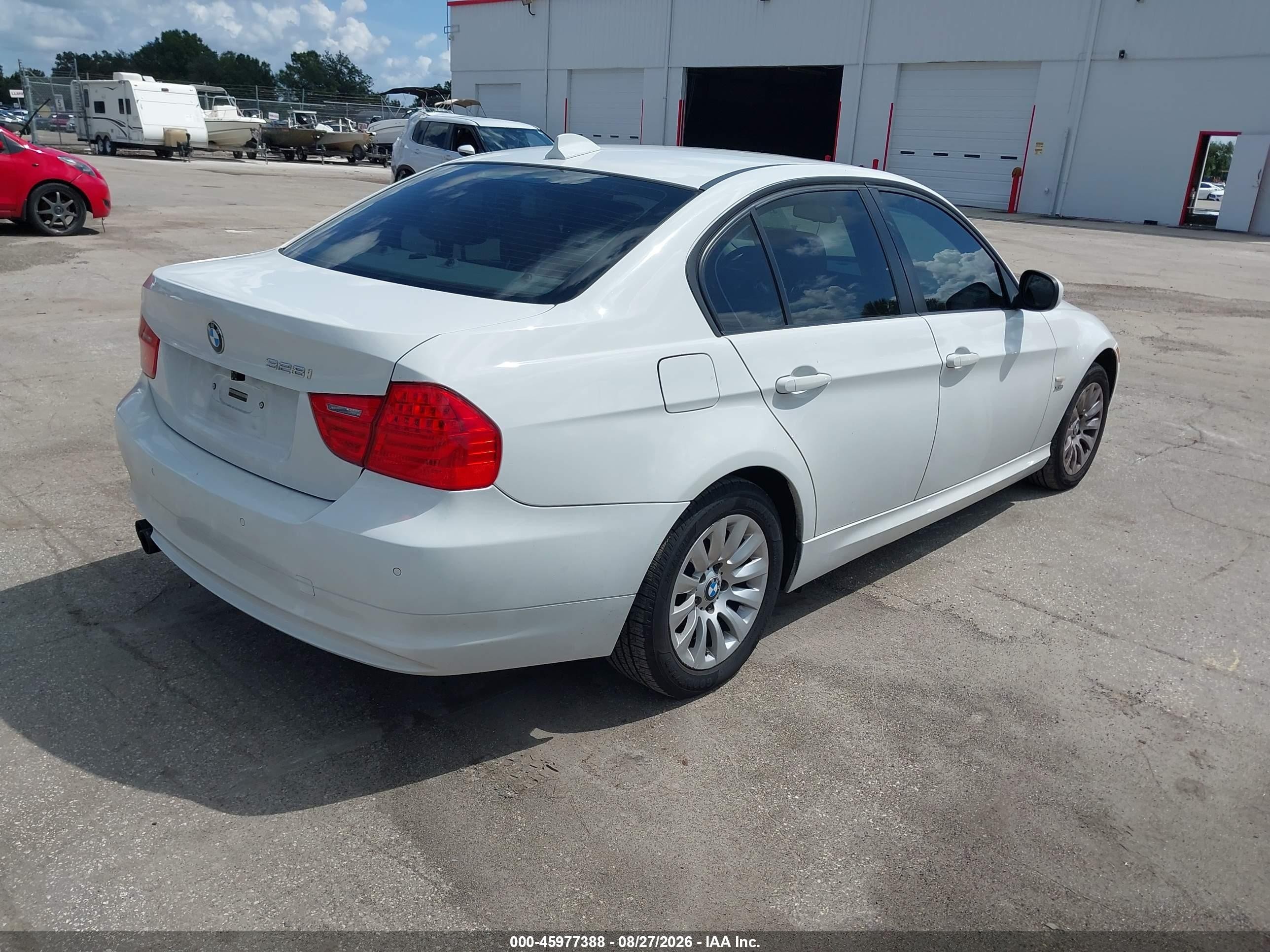 2009 Bmw 328i Xdrive White vin: WBAPK73569A465119