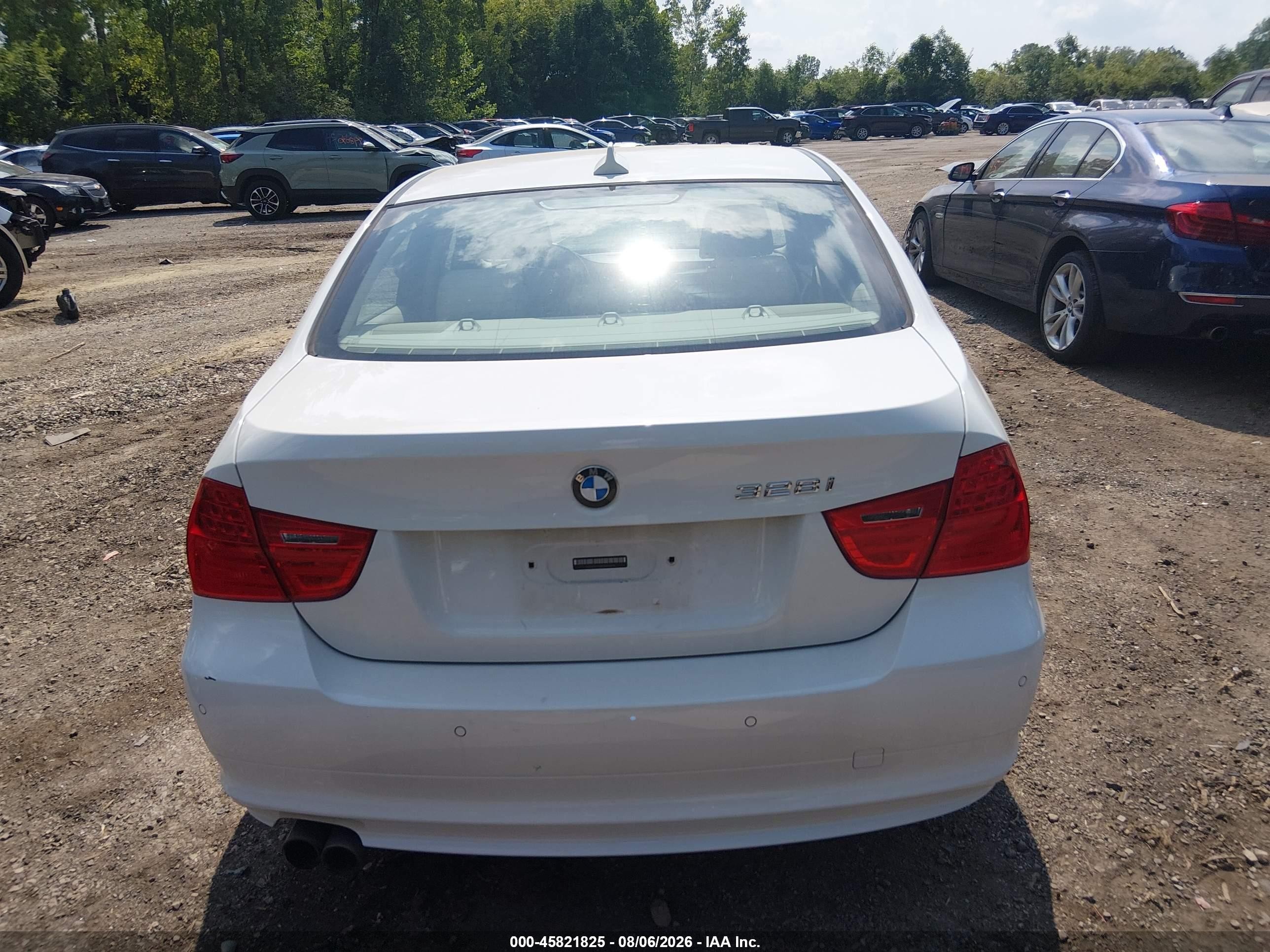 2009 Bmw 328i Xdrive White vin: WBAPK73589A450878