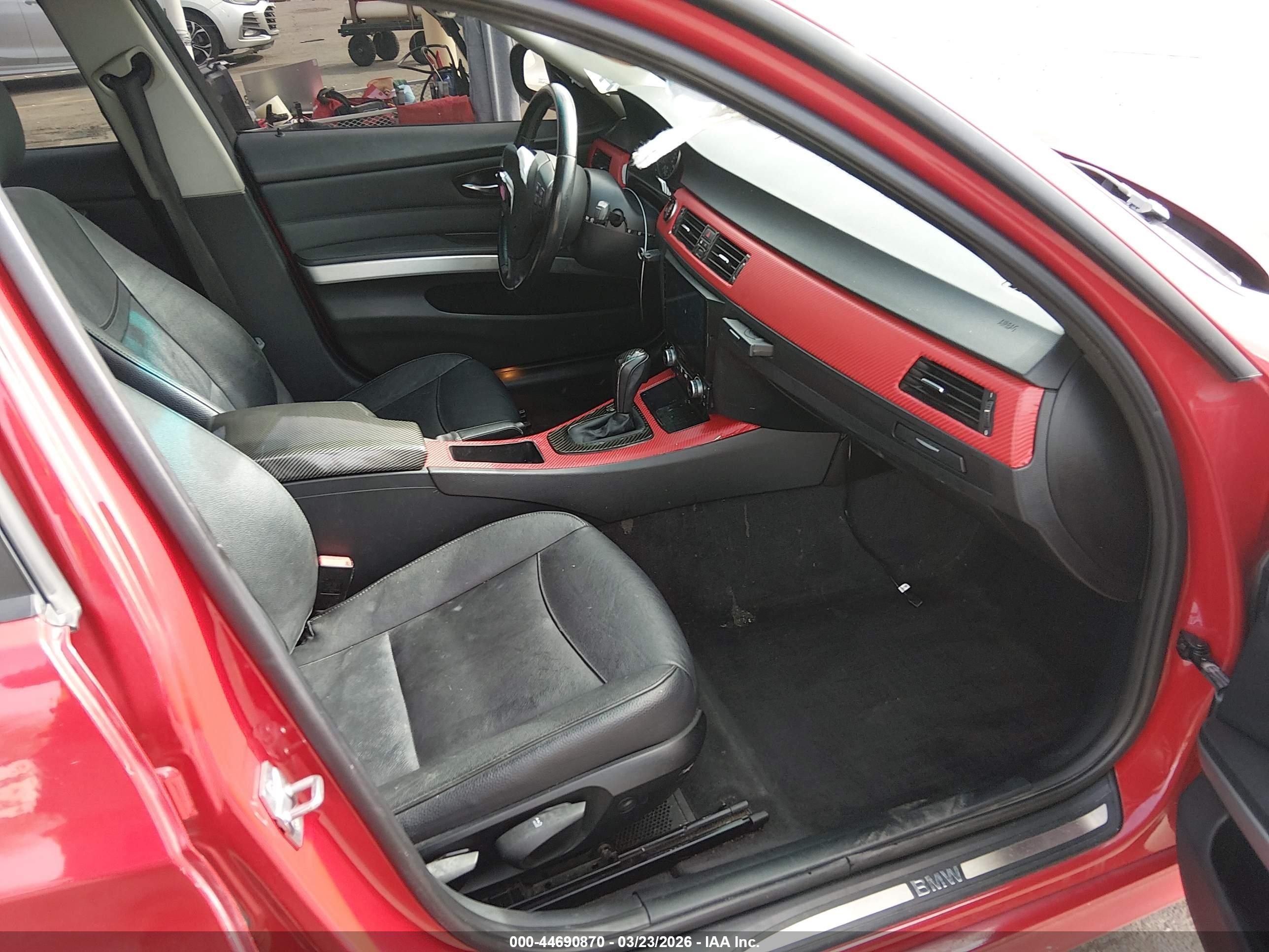 2011 Bmw 328i Xdrive Red vin: WBAPK7C50BA971583