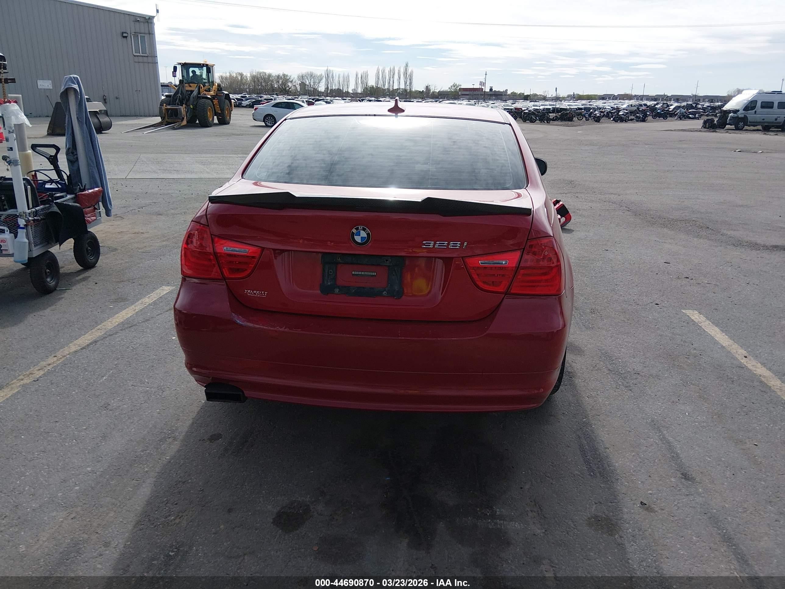 2011 Bmw 328i Xdrive Red vin: WBAPK7C50BA971583
