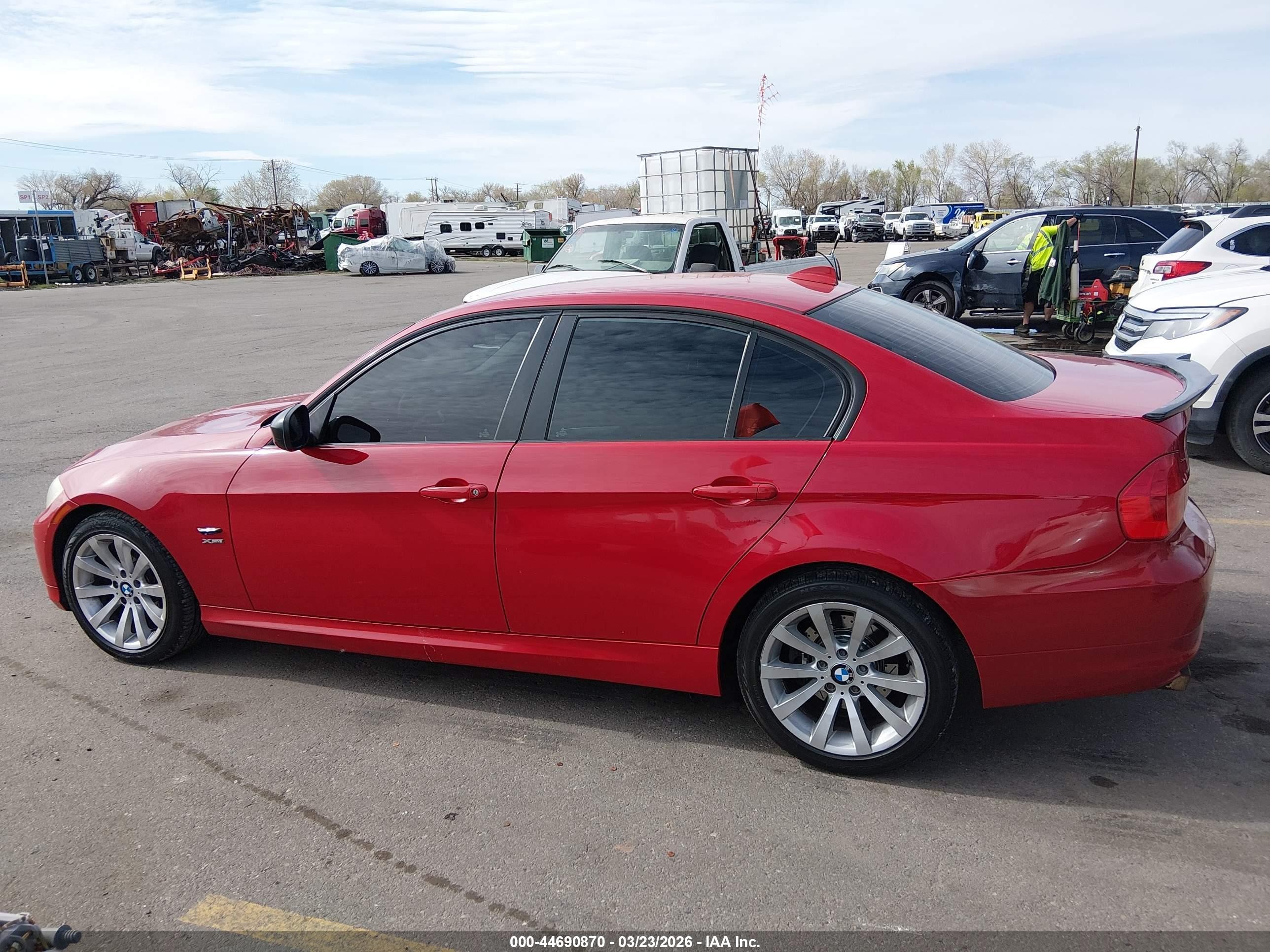 2011 Bmw 328i Xdrive Red vin: WBAPK7C50BA971583