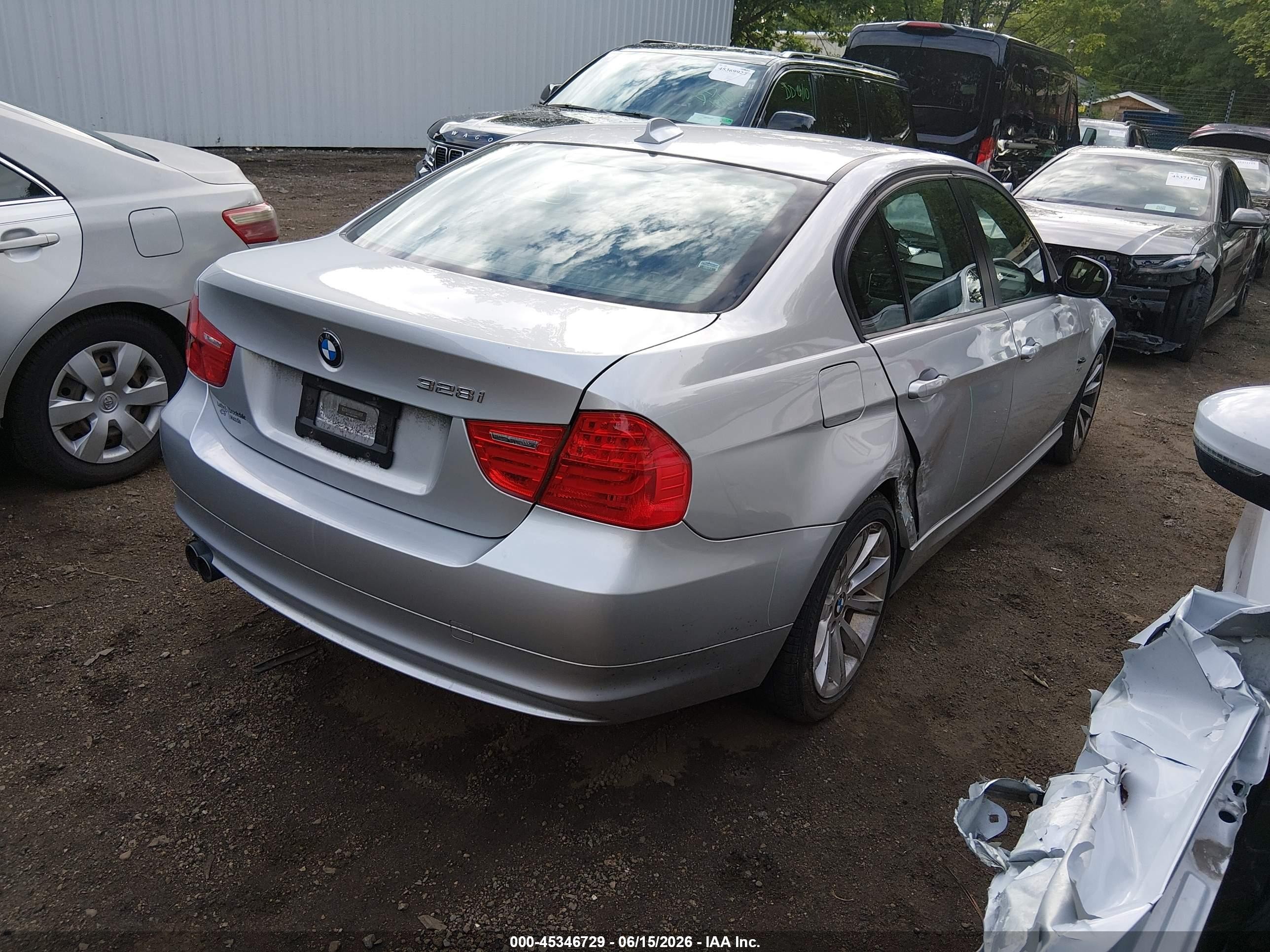 2011 Bmw 328i Xdrive Silver vin: WBAPK7C52BF083680