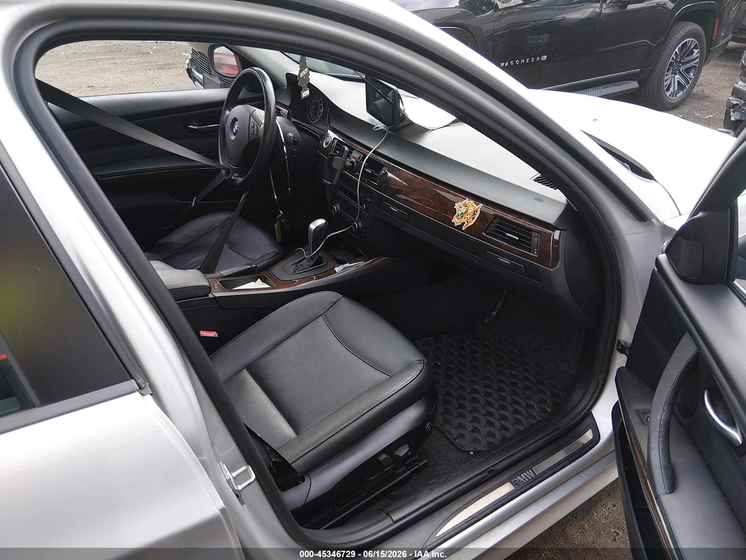 2011 Bmw 328i Xdrive Silver vin: WBAPK7C52BF083680