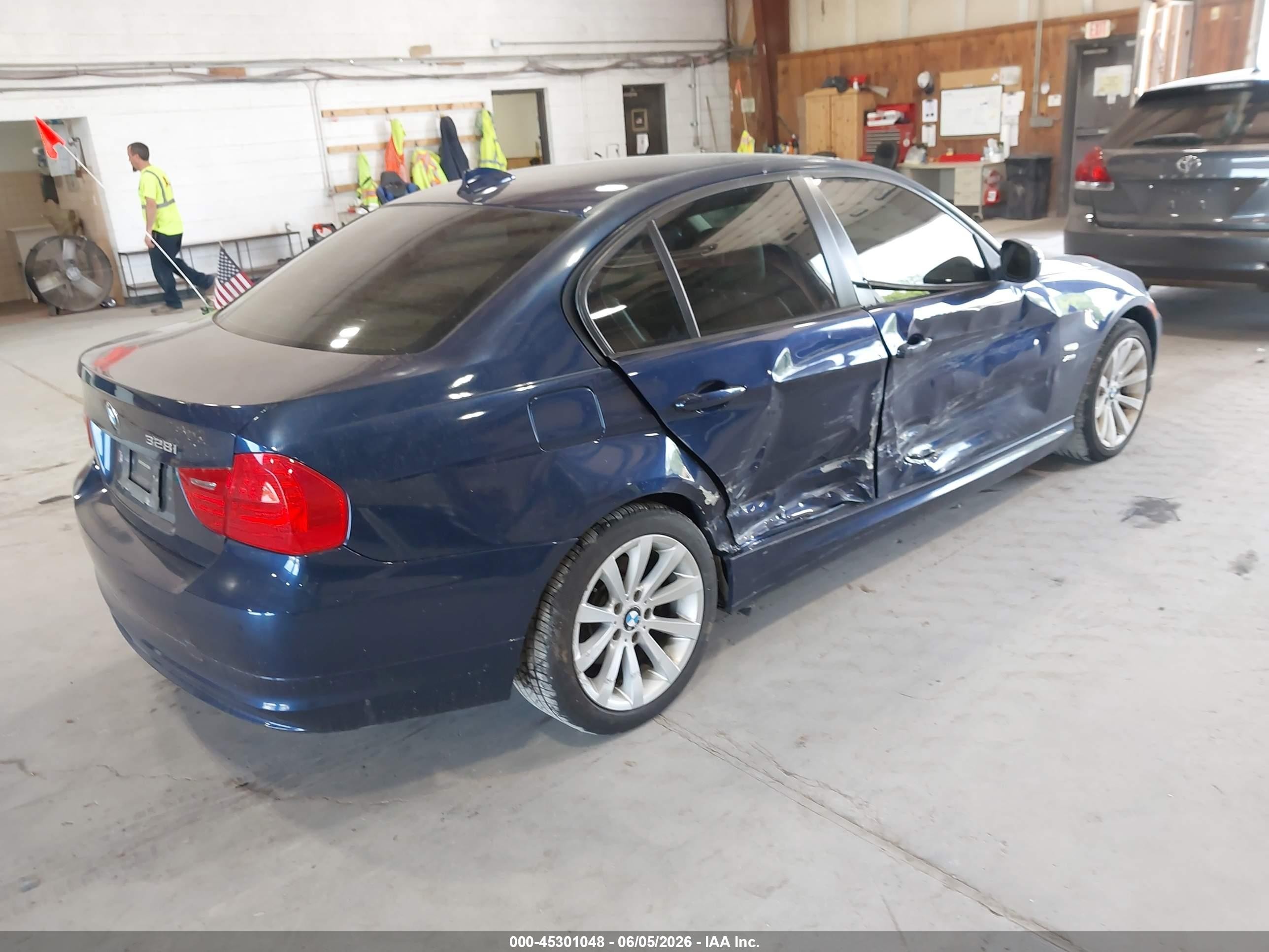 2011 Bmw 328i Xdrive Dark Blue vin: WBAPK7C53BA463835