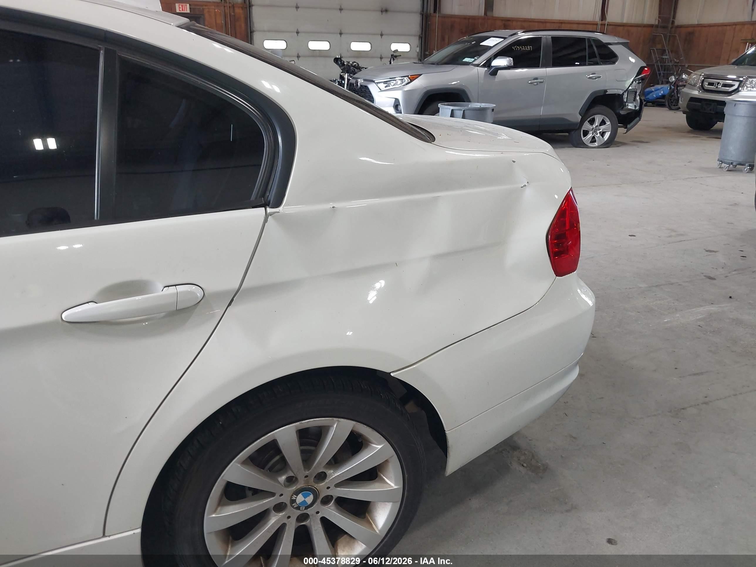 2011 Bmw 328i Xdrive White vin: WBAPK7C53BA463883