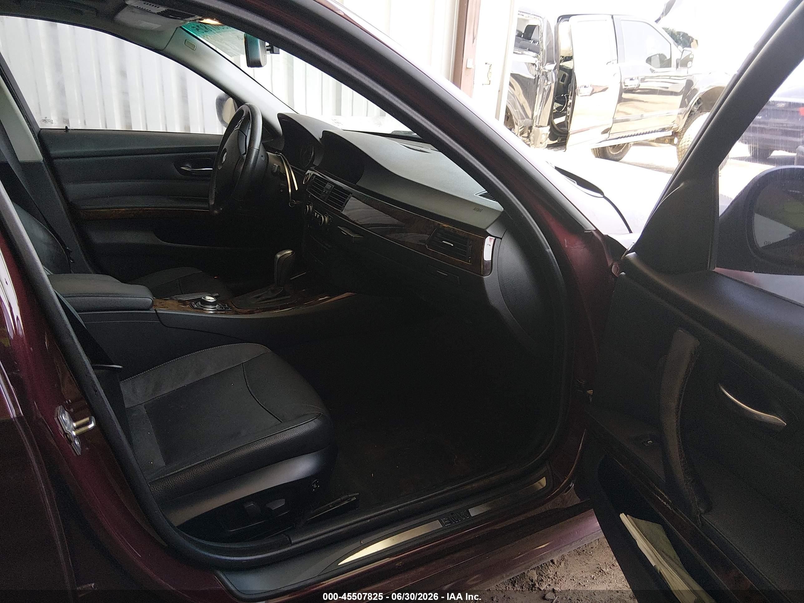 2010 Bmw 328i Xdrive Maroon vin: WBAPK7C57AA461942