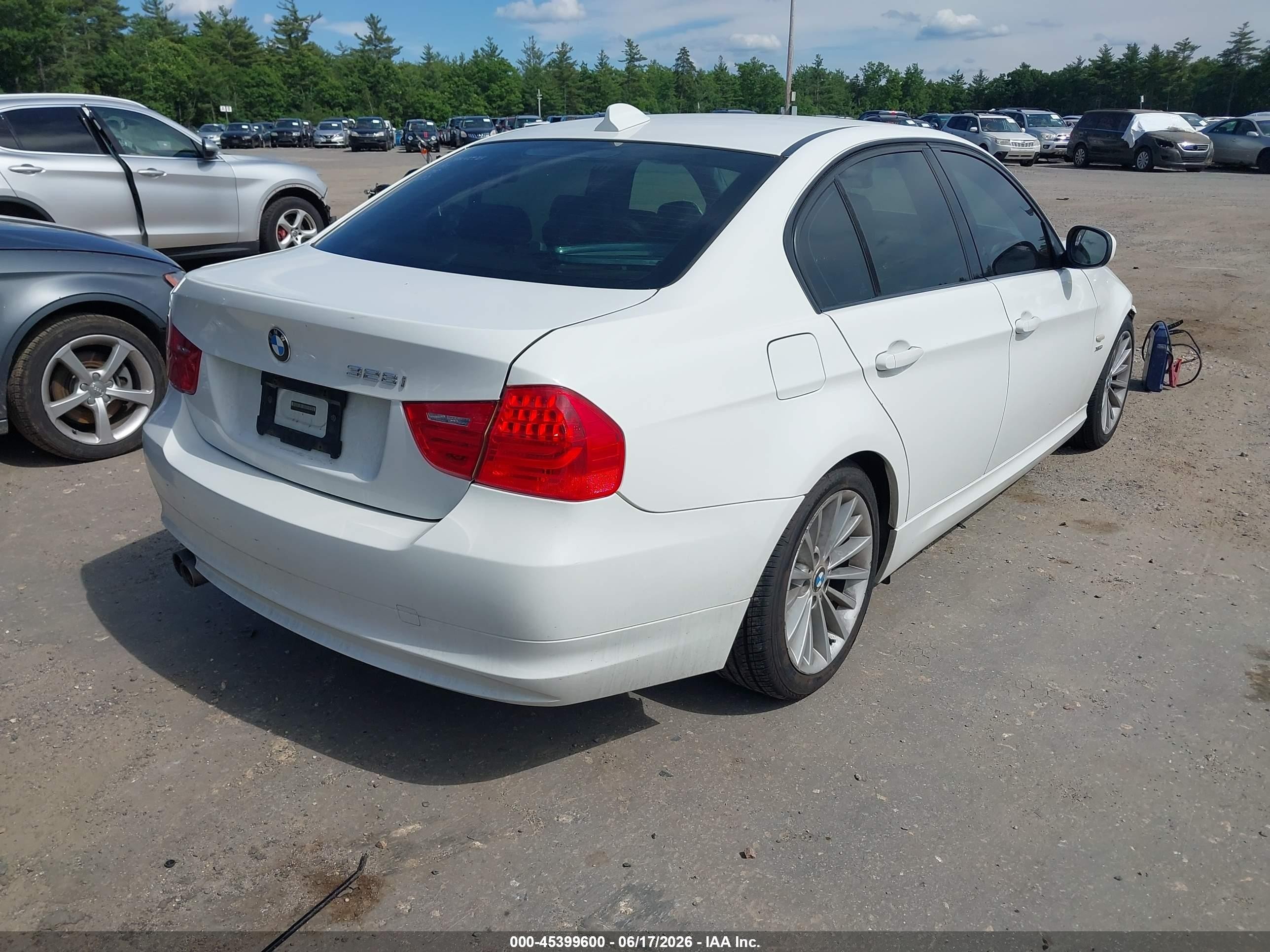2011 Bmw 328i Xdrive White vin: WBAPK7C57BA820871
