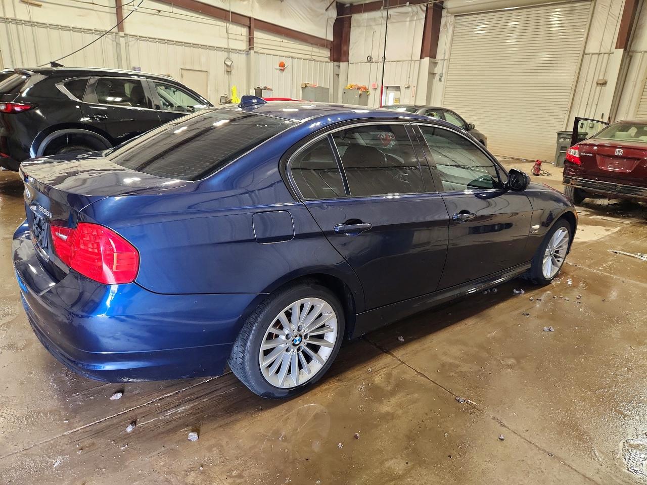 2011 Bmw 328 Xi Blue vin: WBAPK7C58BA772118